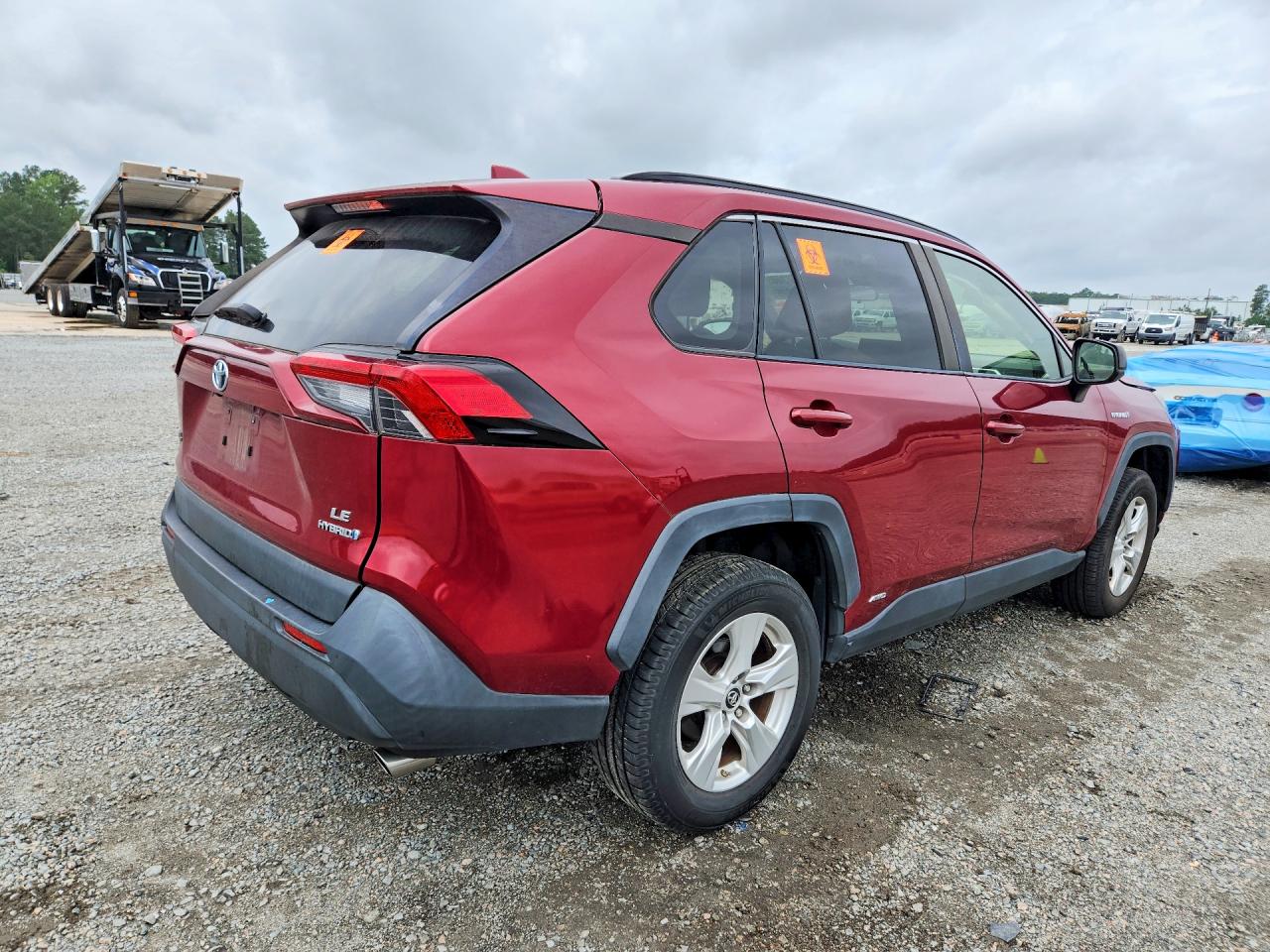 2019 Toyota Rav4 Le Red vin: JTMLWRFVXKD025874