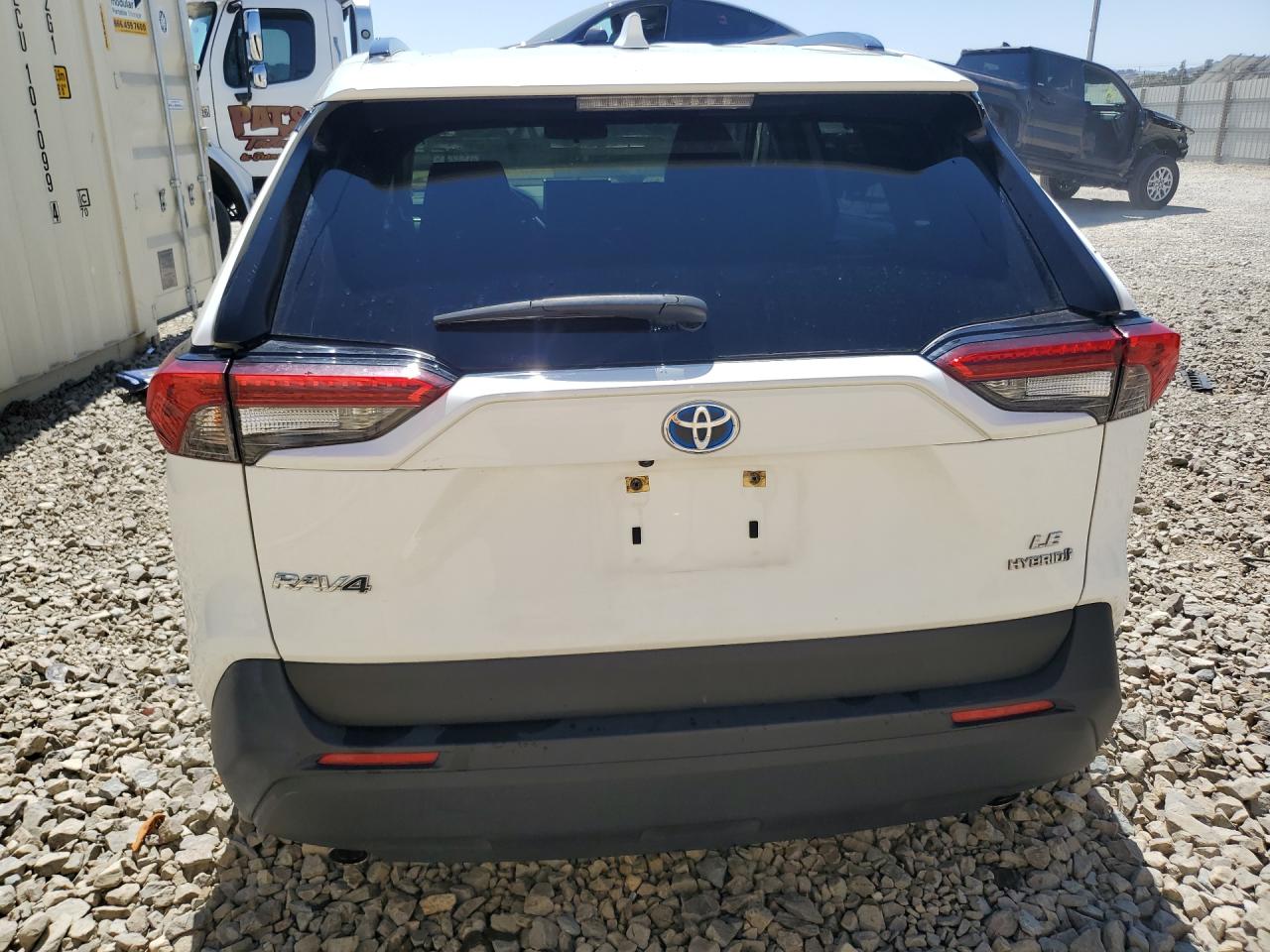 2024 Toyota Rav4 Le White vin: JTMMWRFV6RD244541 Damage: Right Rear Reverse Lamp, Broken, Replacement Required
