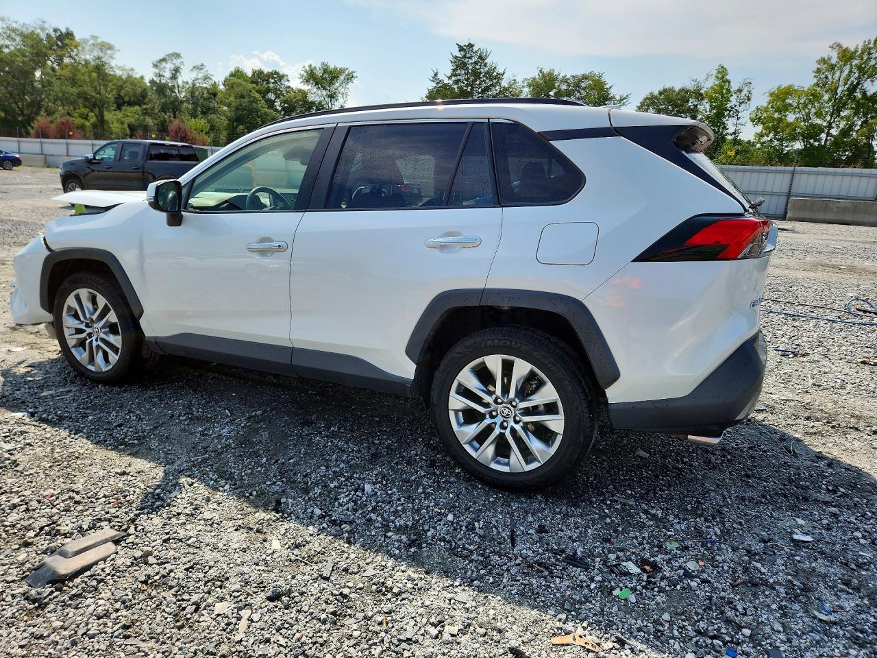 2019 Toyota Rav4 Limited White vin: JTMN1RFVXKD523838