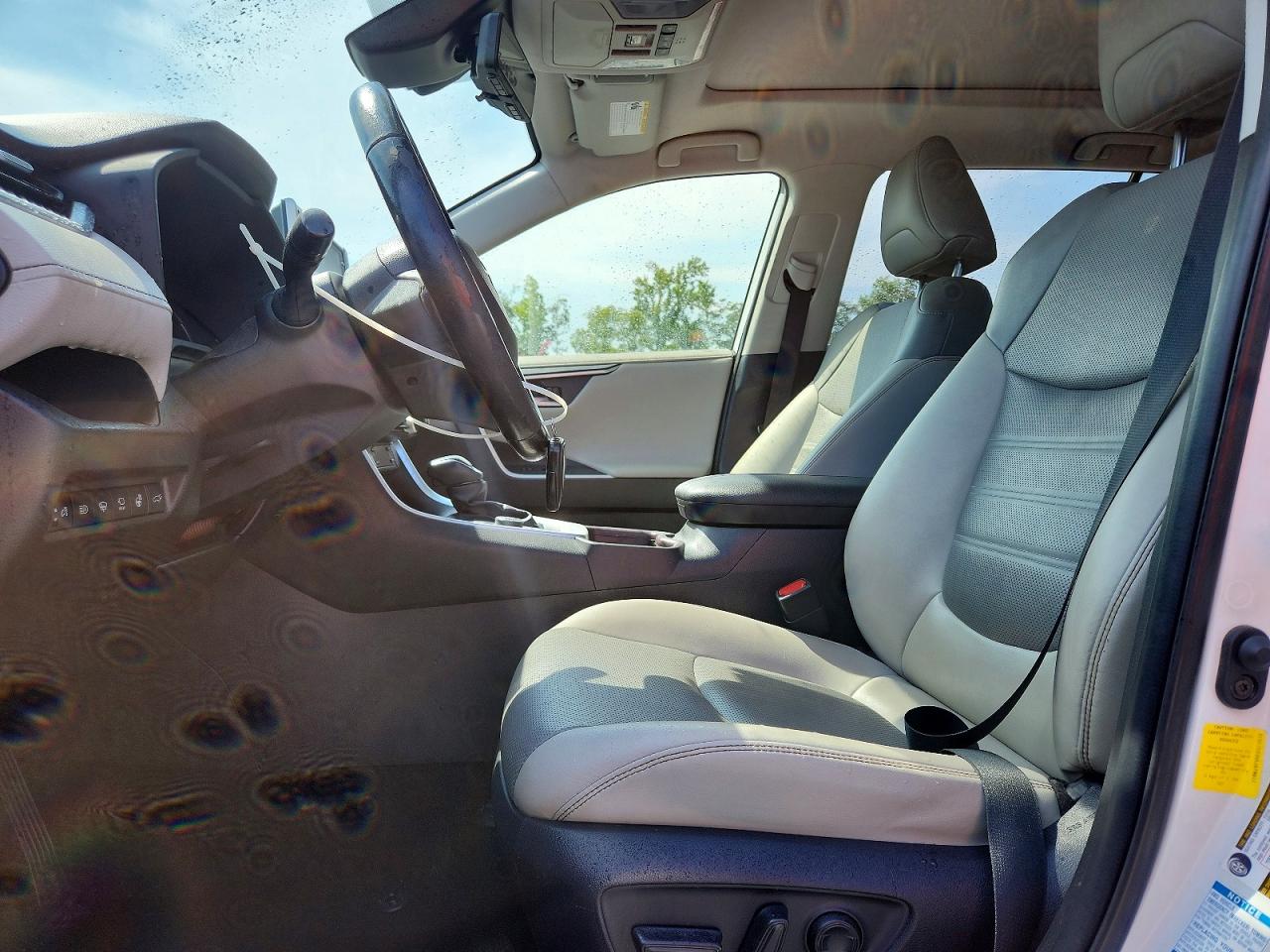 2019 Toyota Rav4 Limited White vin: JTMN1RFVXKD523838