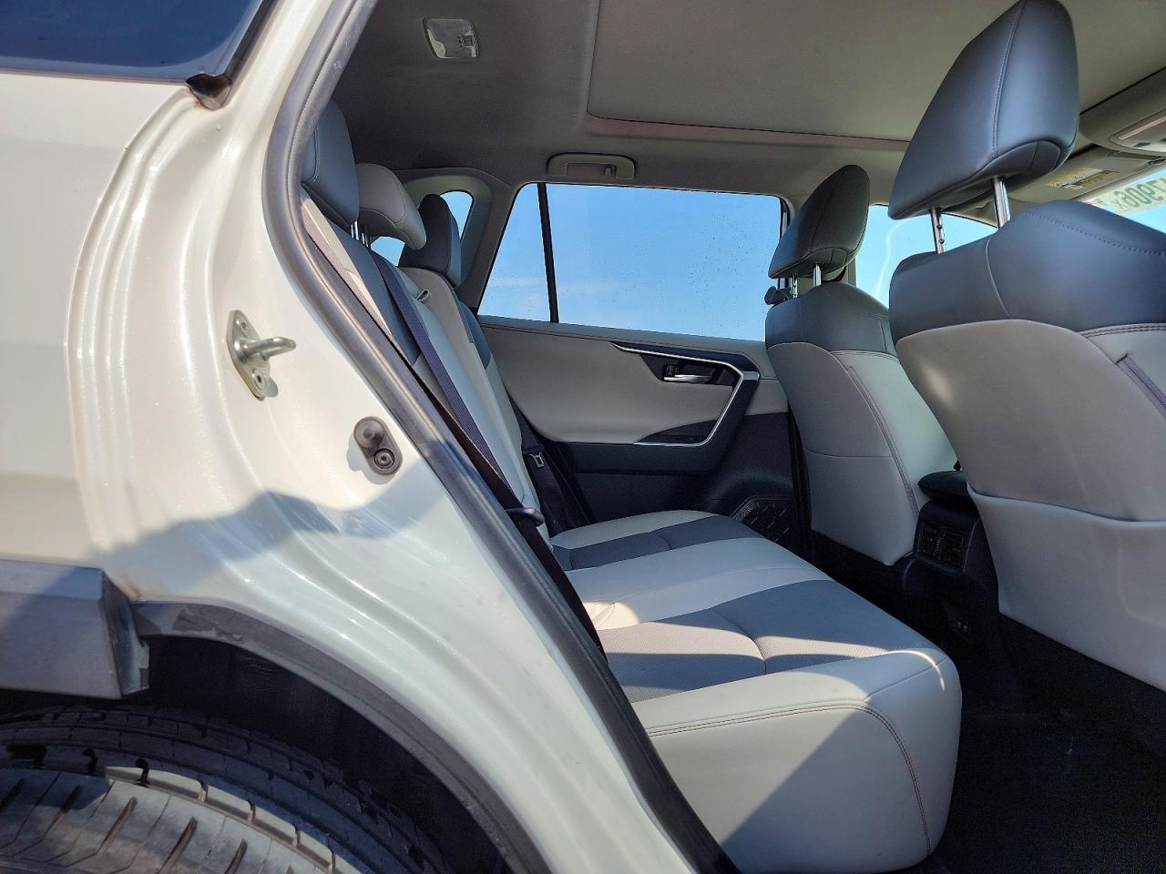 2019 Toyota Rav4 Limited White vin: JTMN1RFVXKD523838