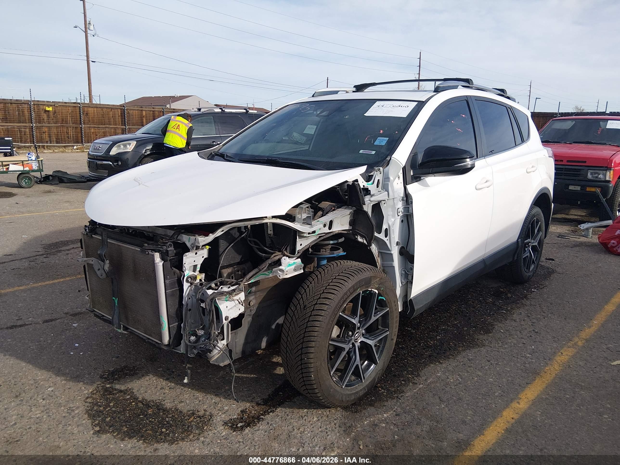 2017 Toyota Rav4 Se White vin: JTMNFREV2HJ114410