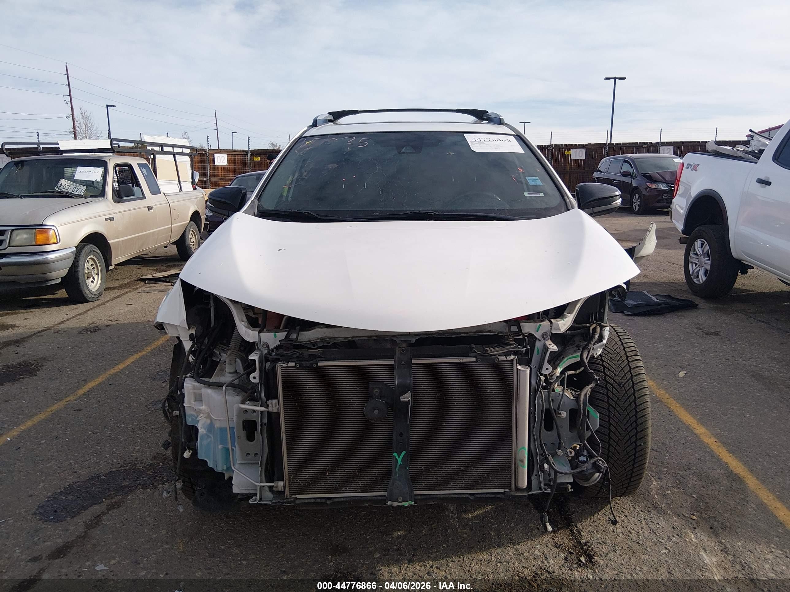 2017 Toyota Rav4 Se White vin: JTMNFREV2HJ114410