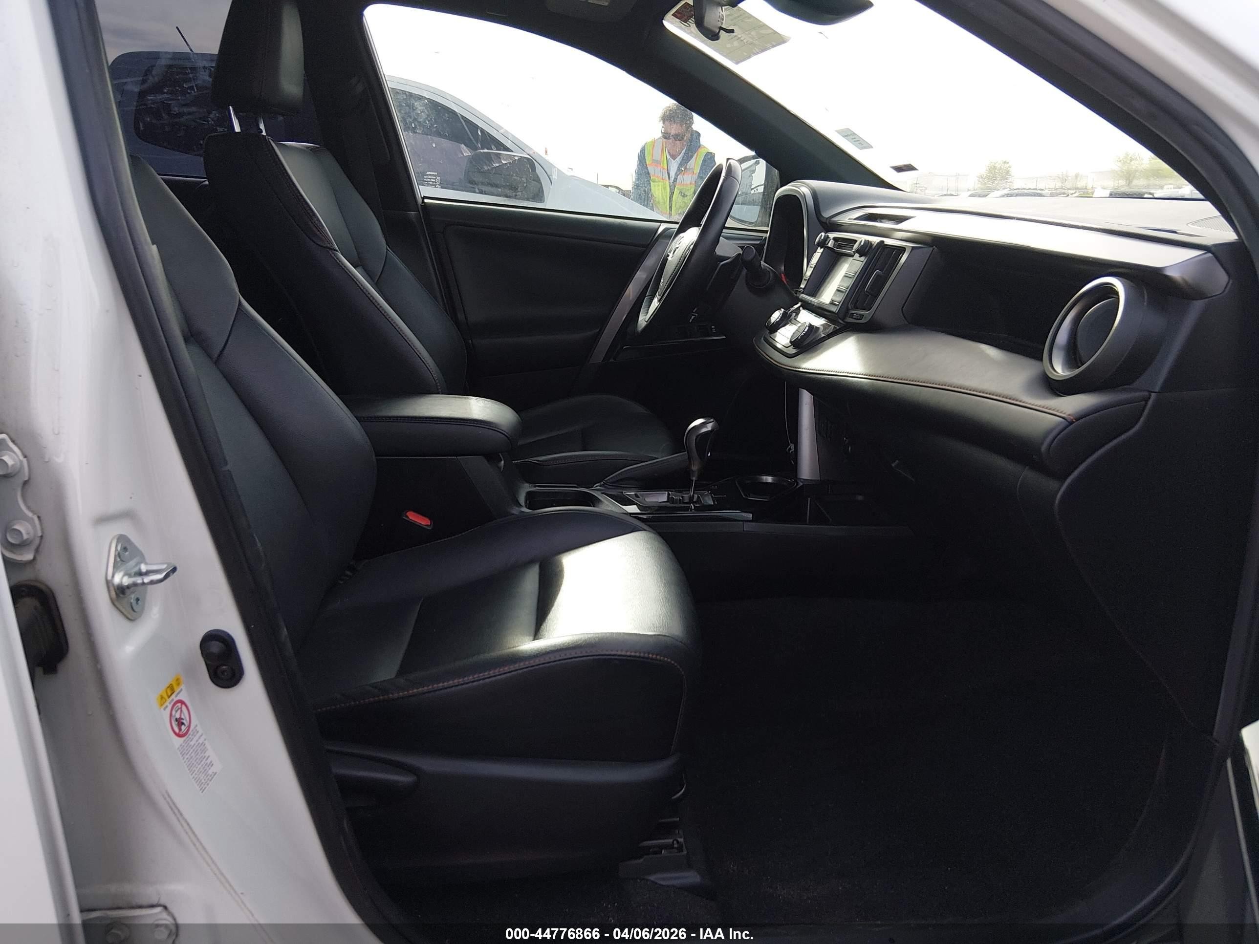 2017 Toyota Rav4 Se White vin: JTMNFREV2HJ114410