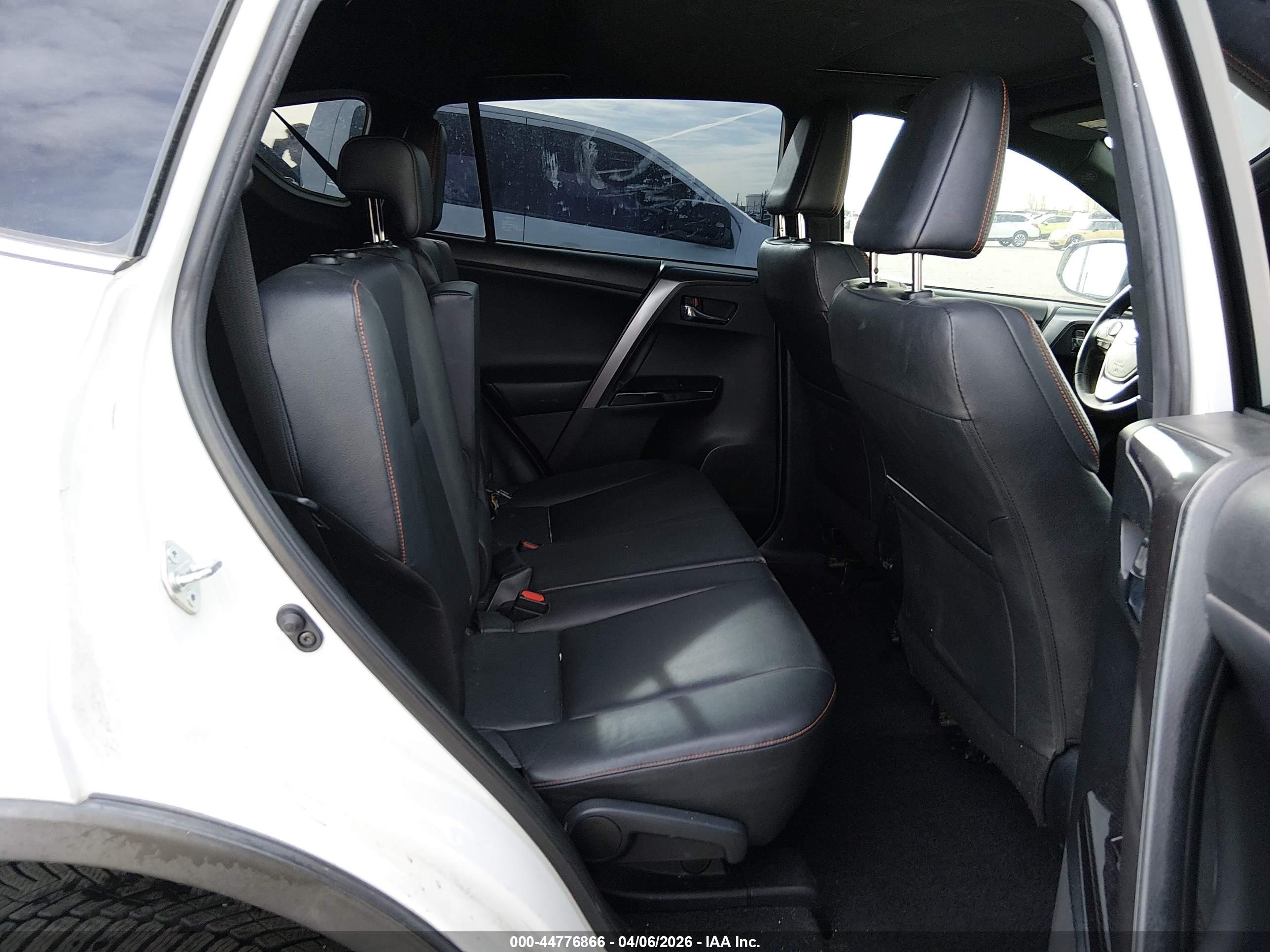 2017 Toyota Rav4 Se White vin: JTMNFREV2HJ114410
