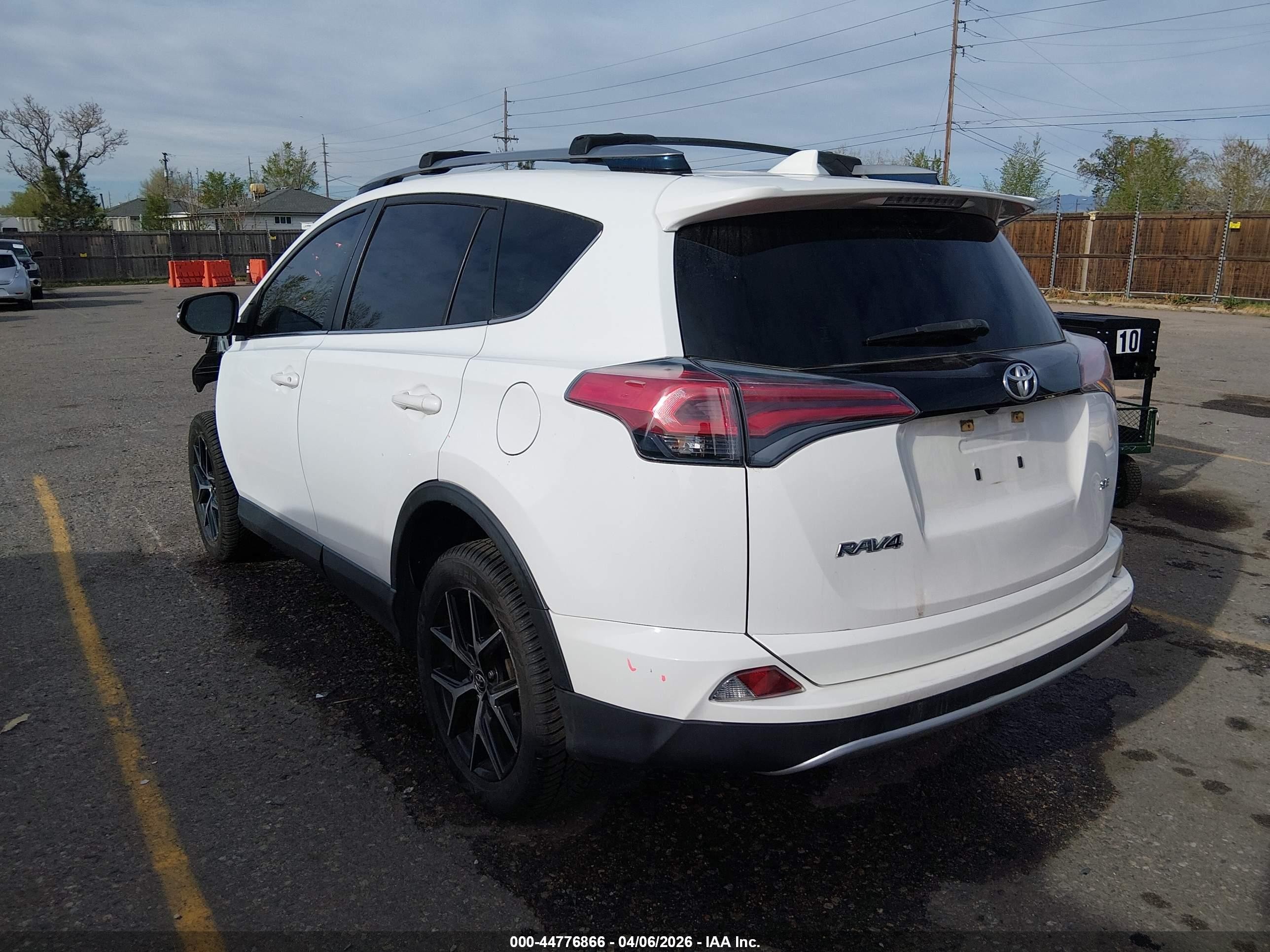 2017 Toyota Rav4 Se White vin: JTMNFREV2HJ114410