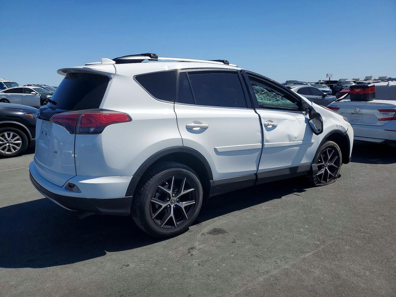 2018 Toyota Rav4 Se Белый vin: JTMNFREV2JJ198363
