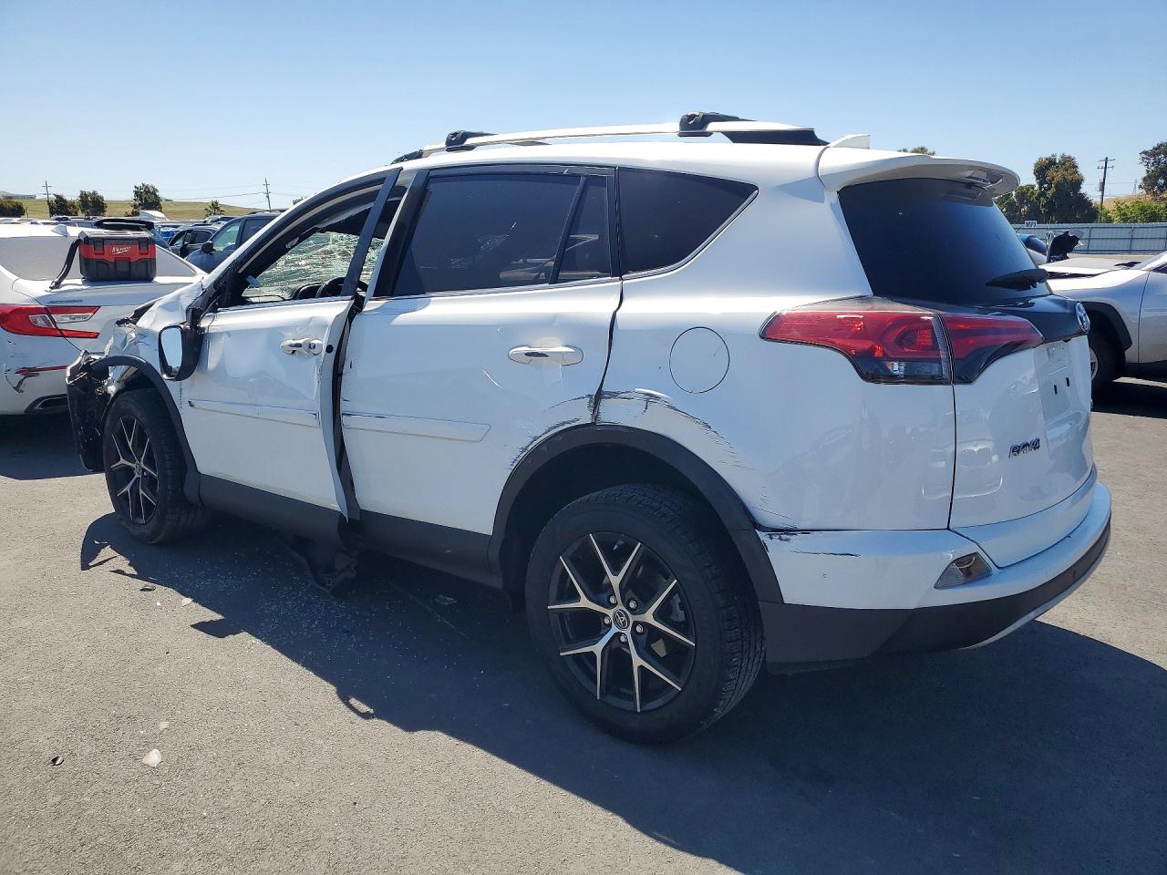 2018 Toyota Rav4 Se Белый vin: JTMNFREV2JJ198363