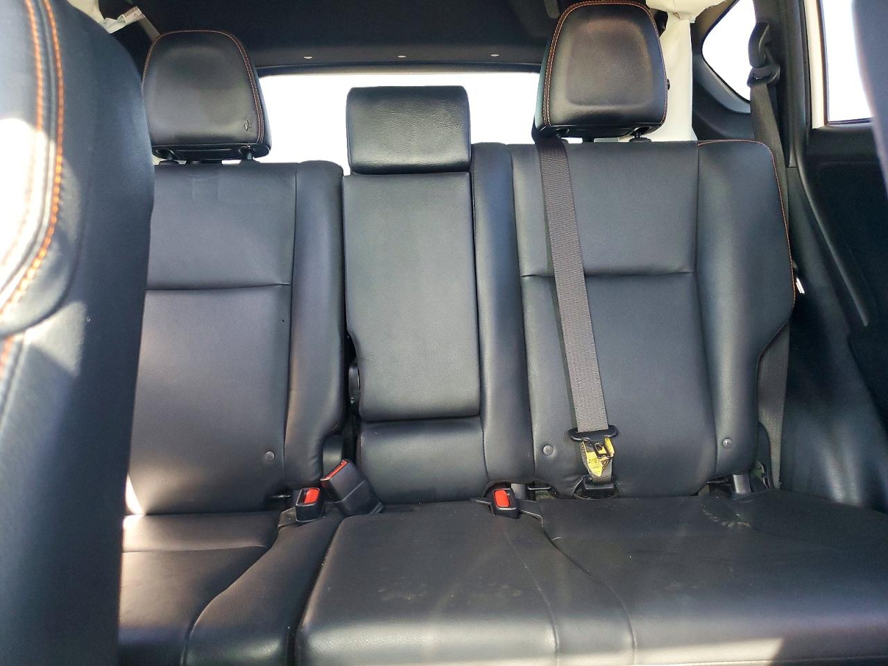 2018 Toyota Rav4 Se Белый vin: JTMNFREV2JJ198363