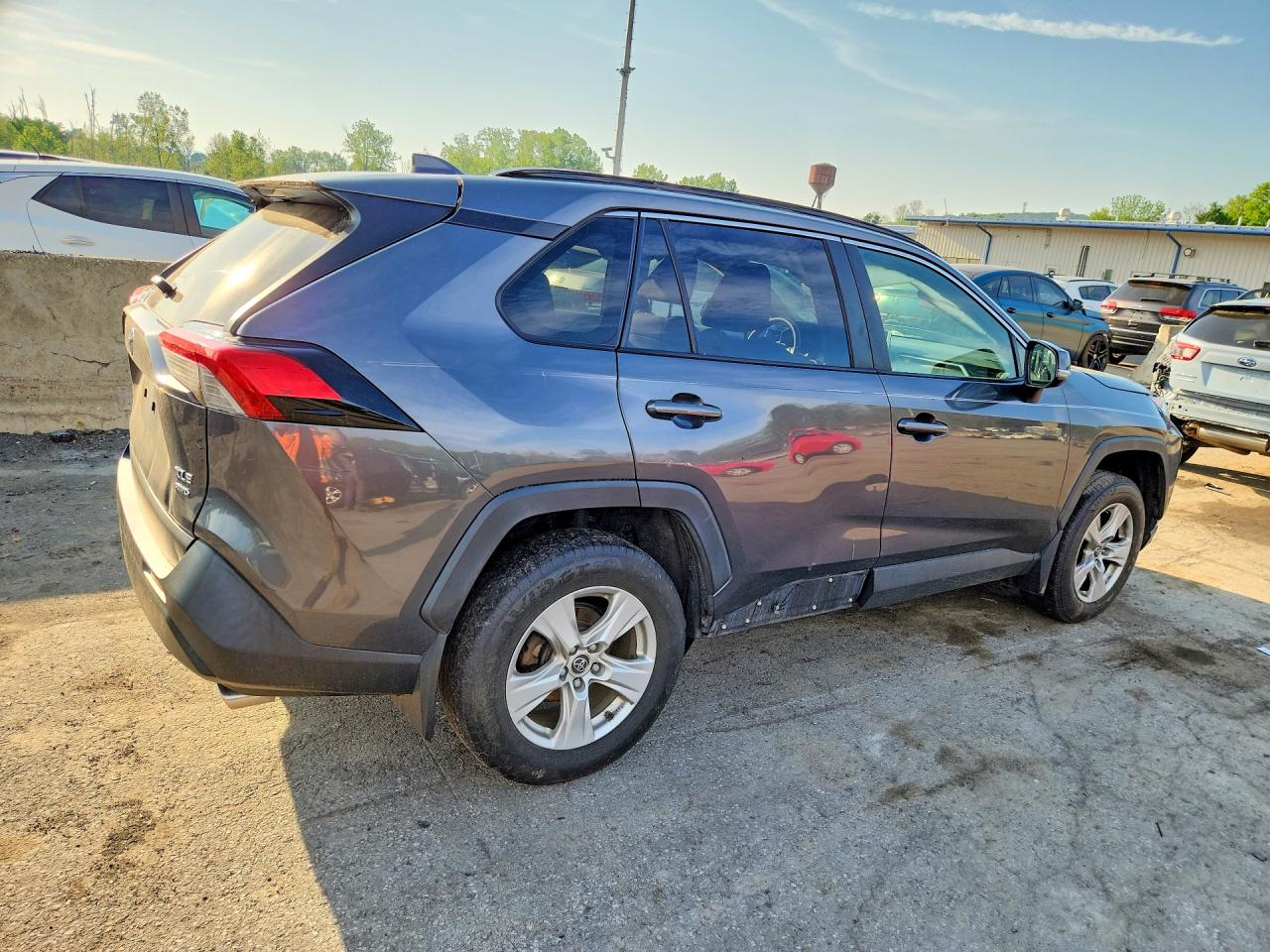 2019 Toyota Rav4 Xle Charcoal vin: JTMP1RFV0KD511996