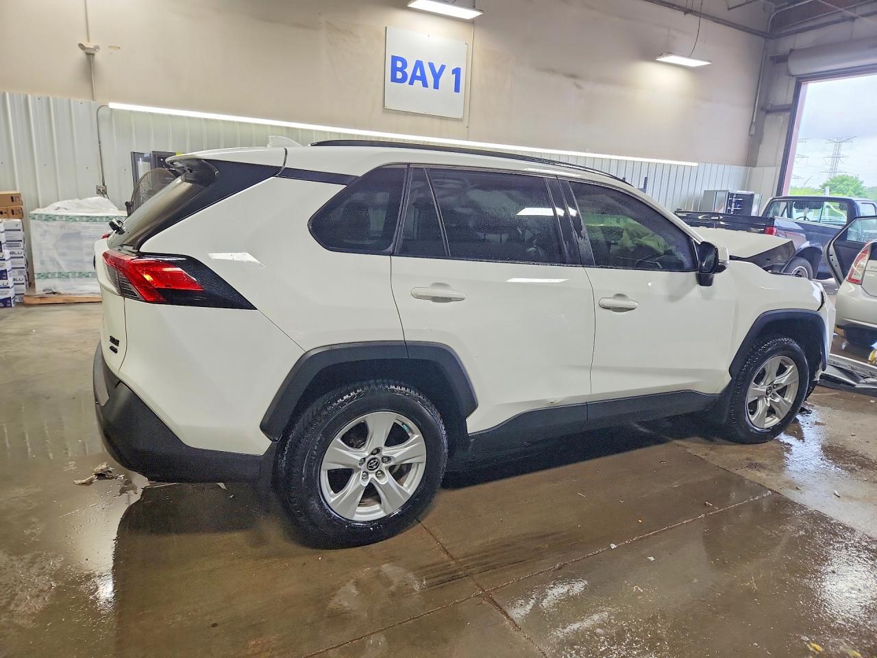 2019 Toyota Rav4 Xle White vin: JTMP1RFV3KD517291