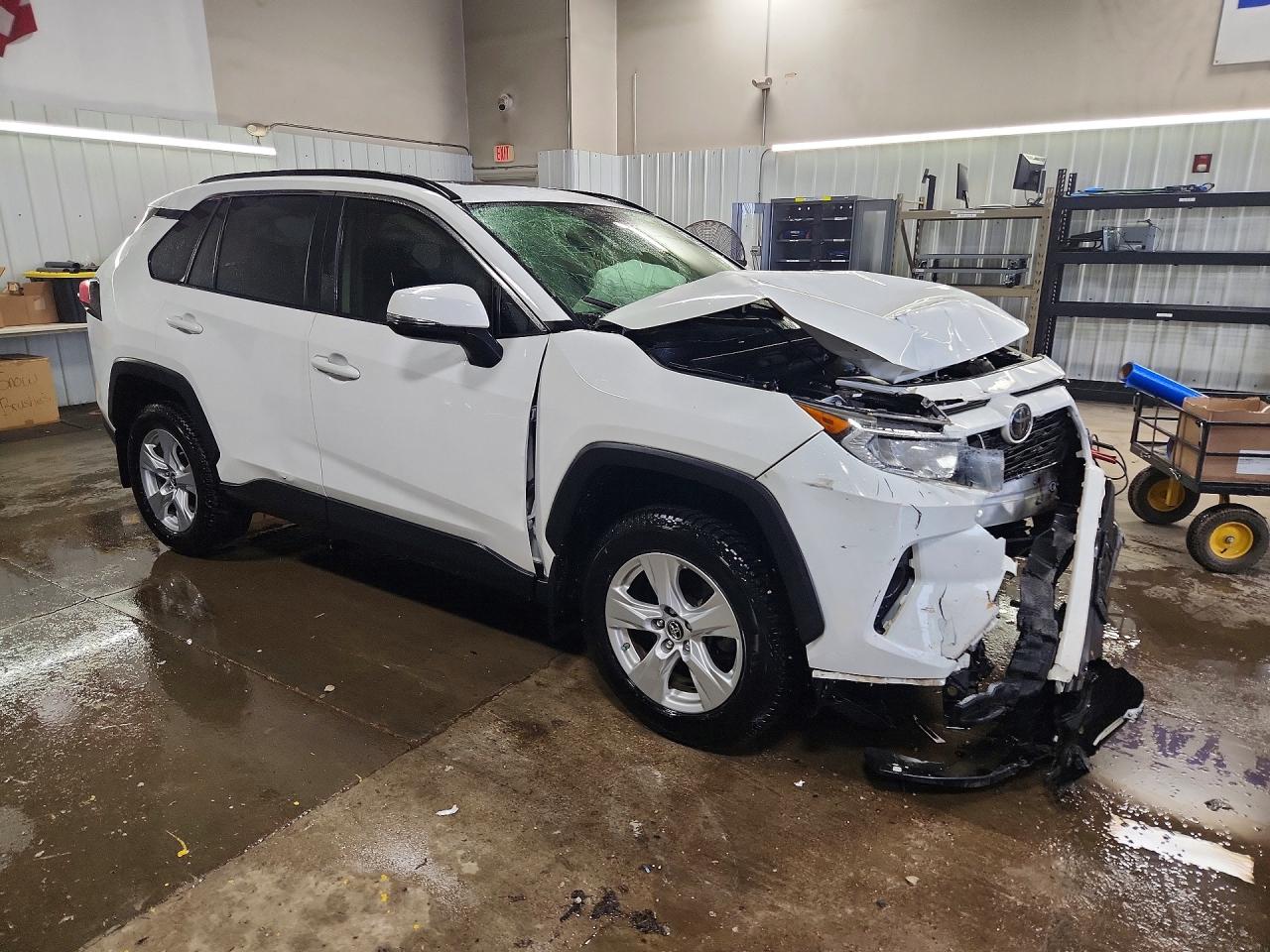 2019 Toyota Rav4 Xle White vin: JTMP1RFV3KD517291