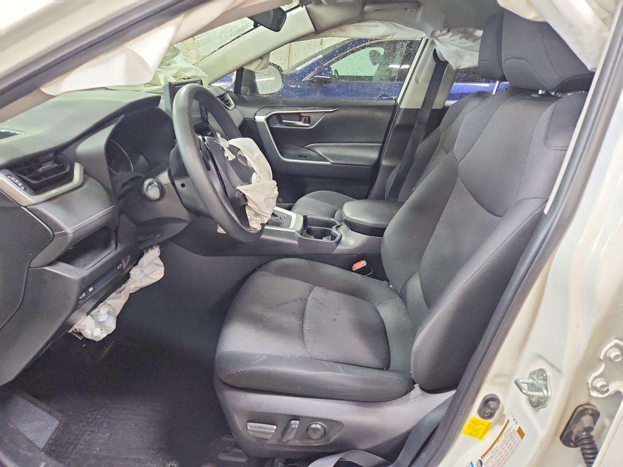 2019 Toyota Rav4 Xle White vin: JTMP1RFV3KD517291