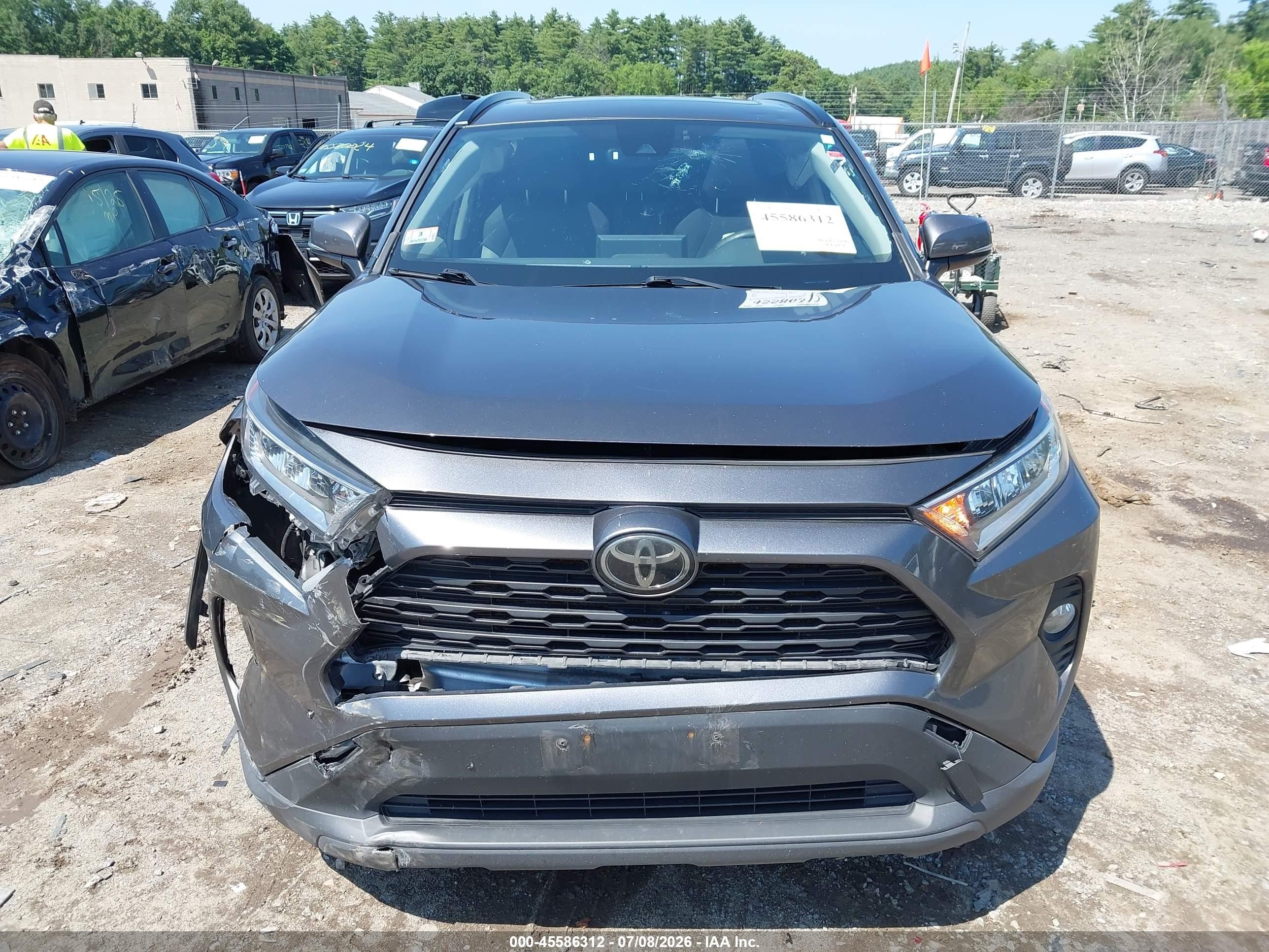 2020 Toyota Rav4 Xle Gray vin: JTMP1RFV3LJ029073