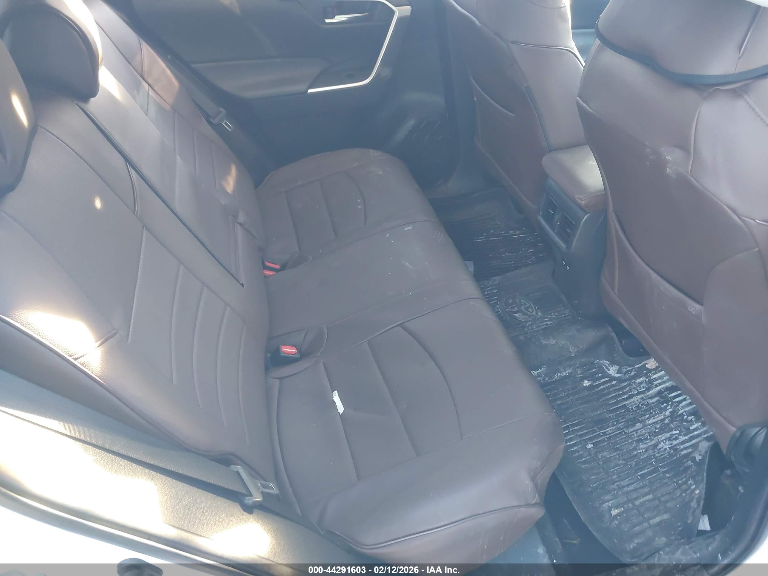 2019 Toyota Rav4 Xle White vin: JTMP1RFV6KD028772