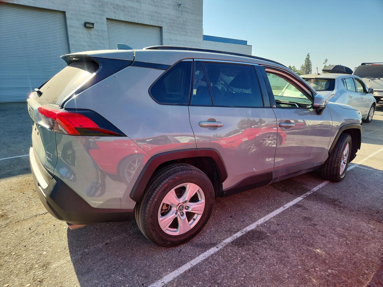 2019 Toyota Rav4 Xle Green vin: JTMP1RFV7KD046102