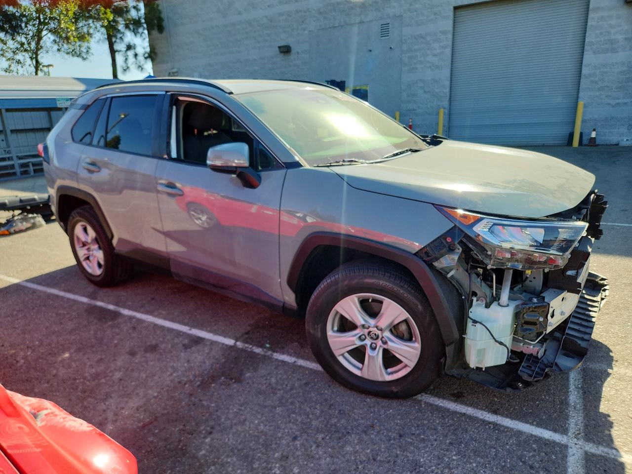 2019 Toyota Rav4 Xle Green vin: JTMP1RFV7KD046102