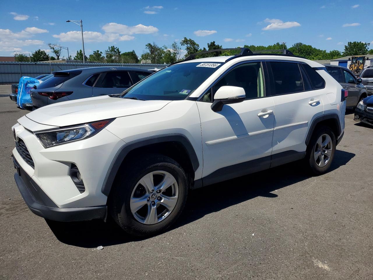 2020 Toyota Rav4 Xle White vin: JTMP1RFV7LD047803