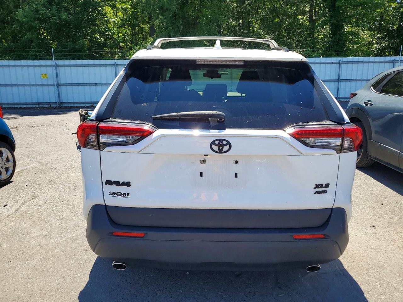 2020 Toyota Rav4 Xle White vin: JTMP1RFV7LD047803