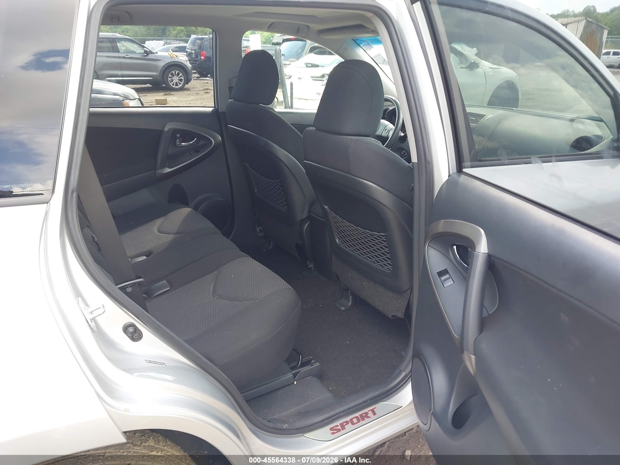 2011 Toyota Rav4 Sport Silver vin: JTMRF4DV0B5040118