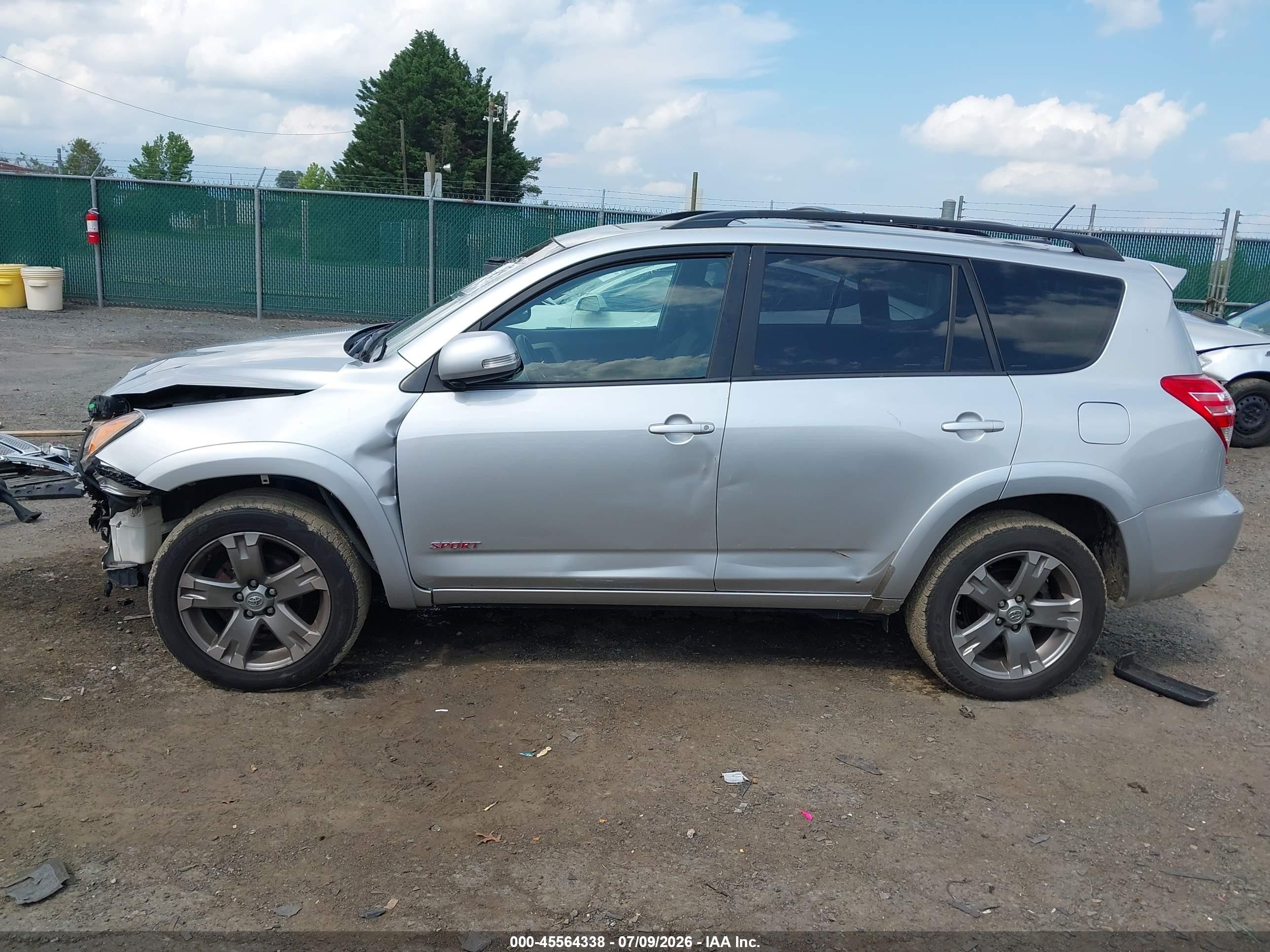 2011 Toyota Rav4 Sport Silver vin: JTMRF4DV0B5040118