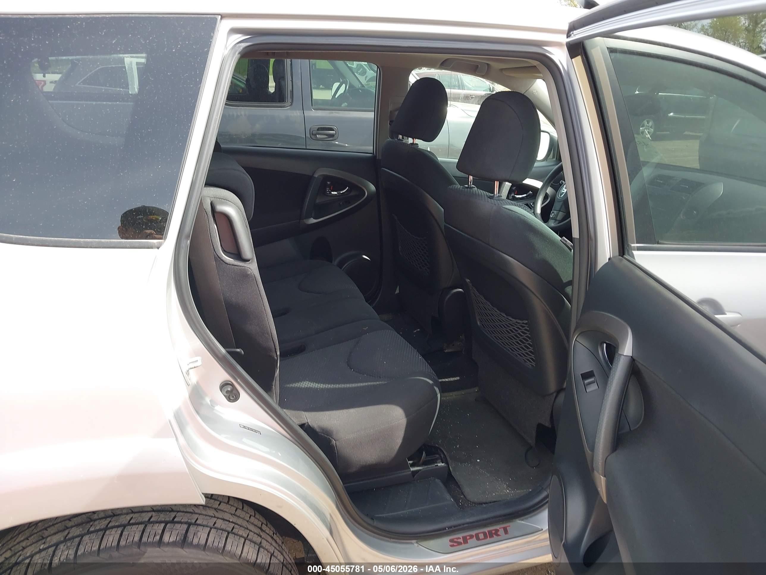 2011 Toyota Rav4 Sport Silver vin: JTMRF4DV1B5039981