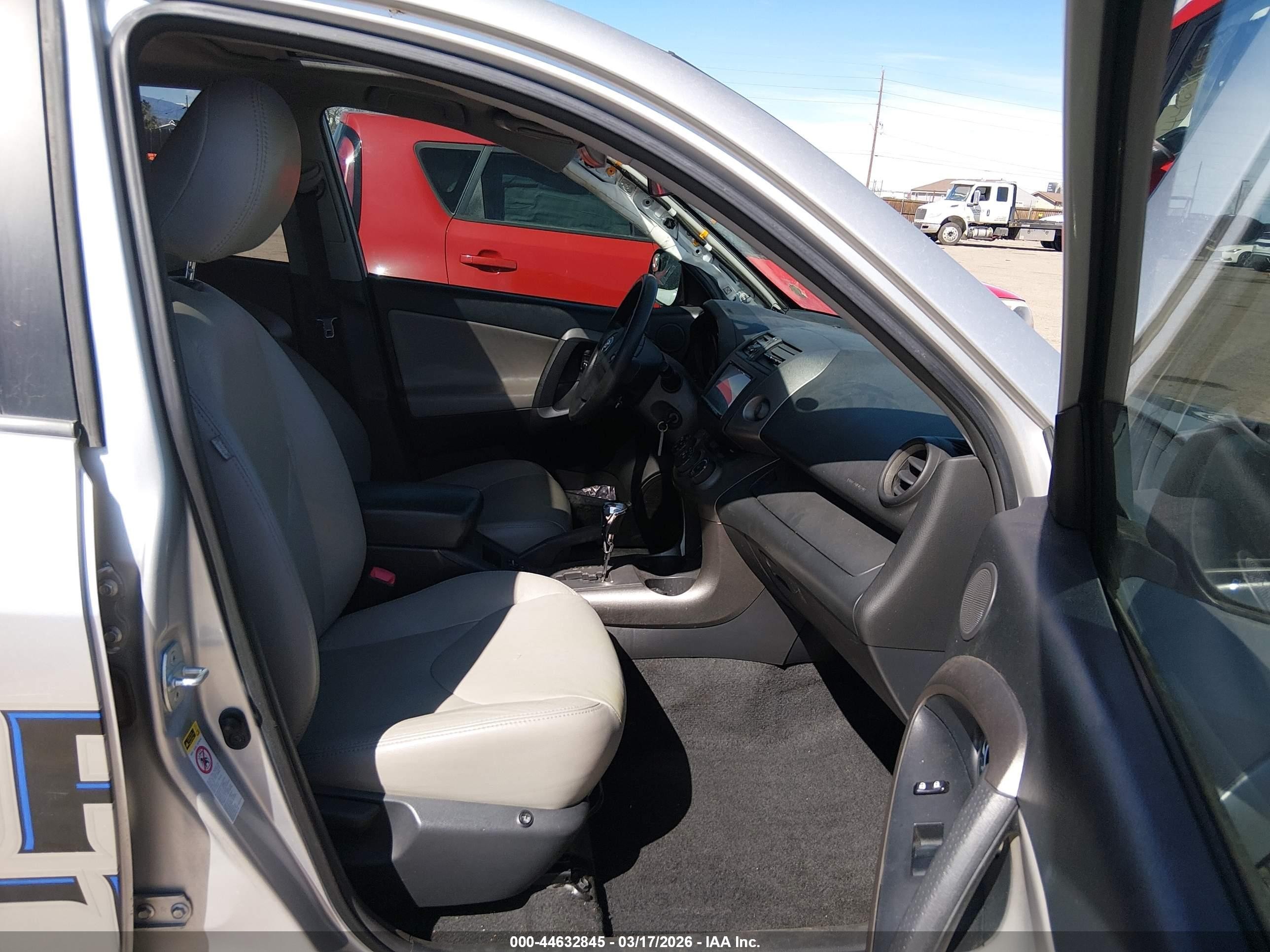 2011 Toyota Rav4 Sport Silver vin: JTMRF4DV3B5038301
