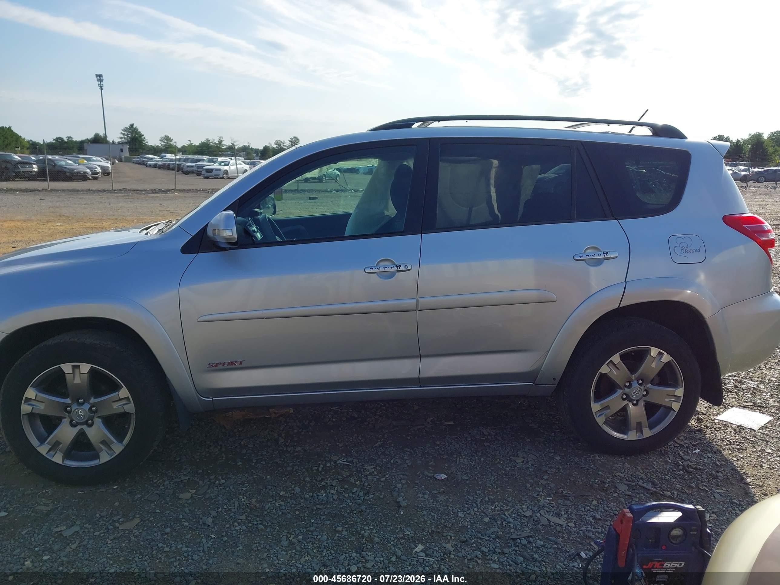 2011 Toyota Rav4 Sport Silver vin: JTMRF4DVXB5038523