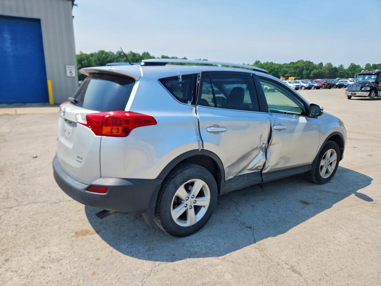 2013 Toyota Rav4 Xle Серебряный vin: JTMRFREV0DD034307
