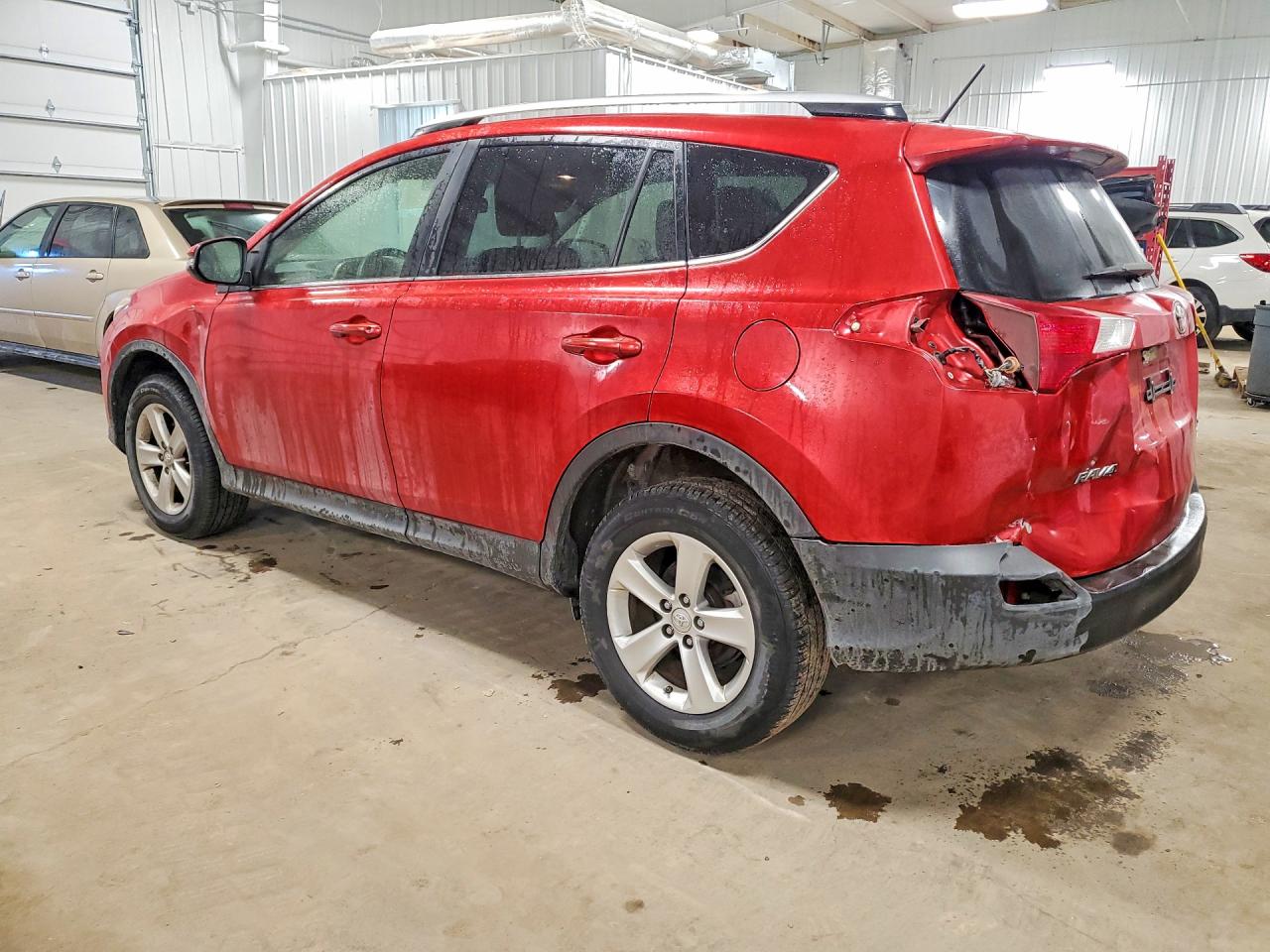 2013 Toyota Rav 4 Red vin: JTMRFREV0DD038275