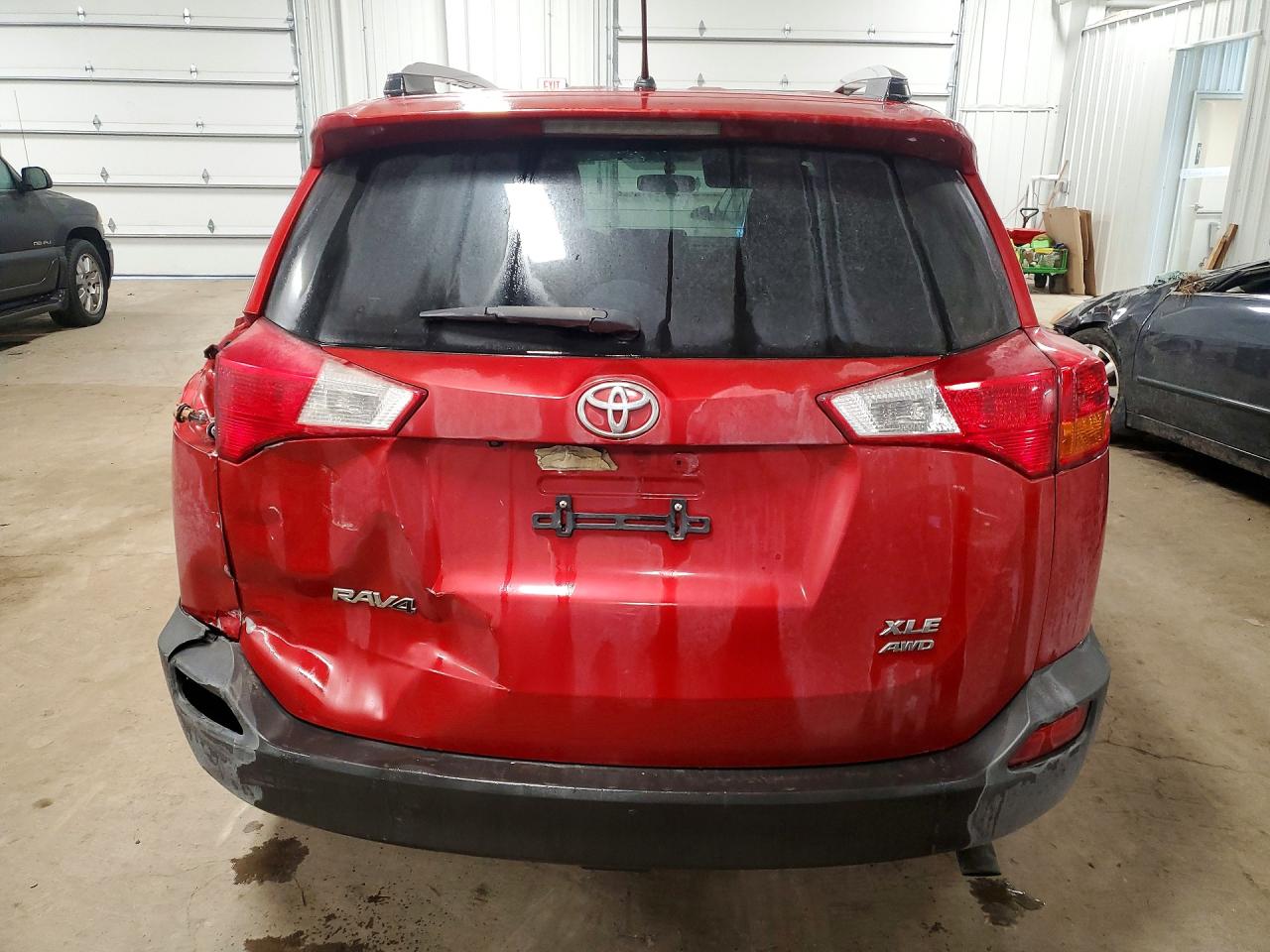 2013 Toyota Rav 4 Red vin: JTMRFREV0DD038275