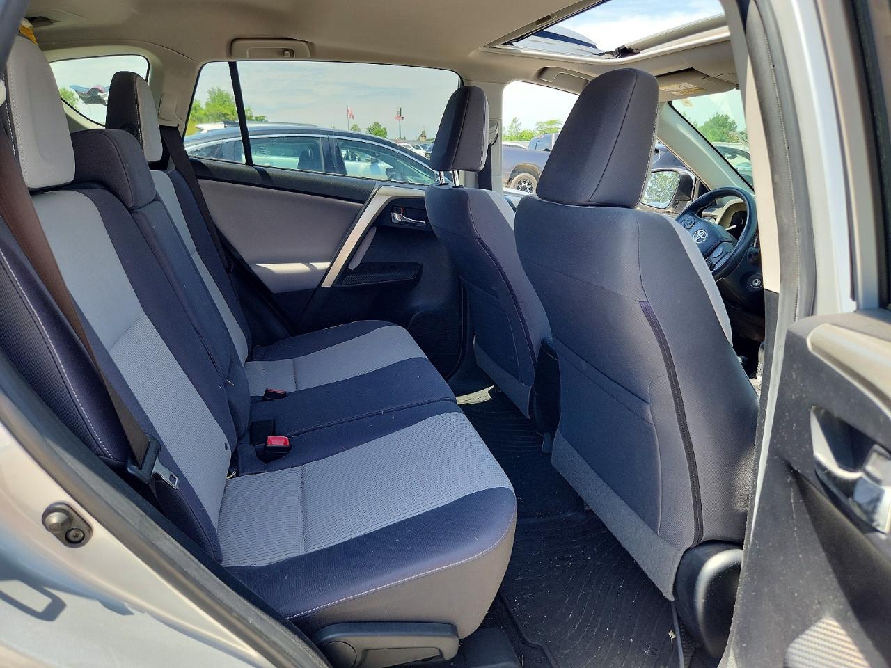 2014 Toyota Rav4 Xle Silver vin: JTMRFREV0EJ011936