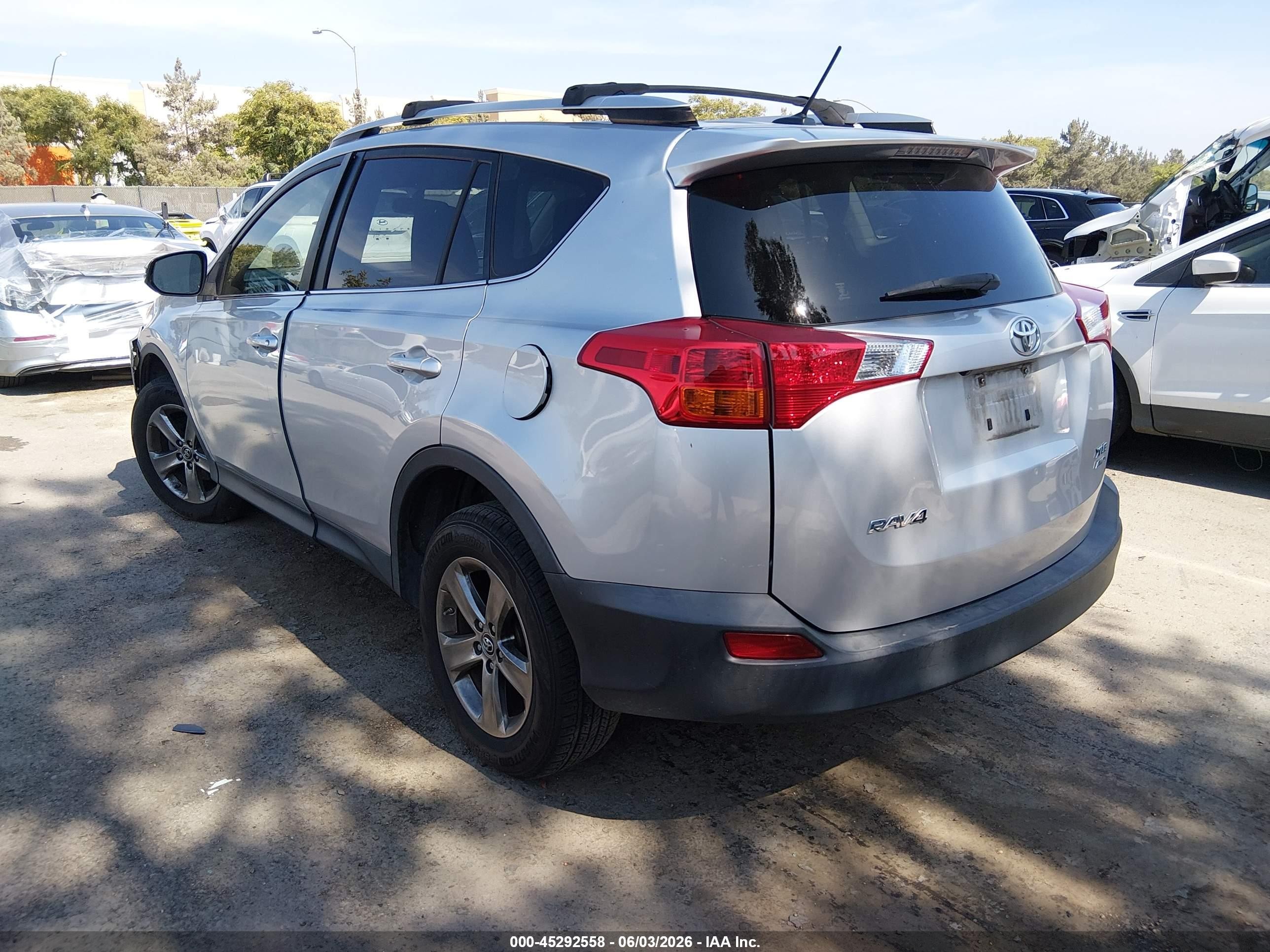 2015 Toyota Rav4 Xle Silver vin: JTMRFREV0FD132384