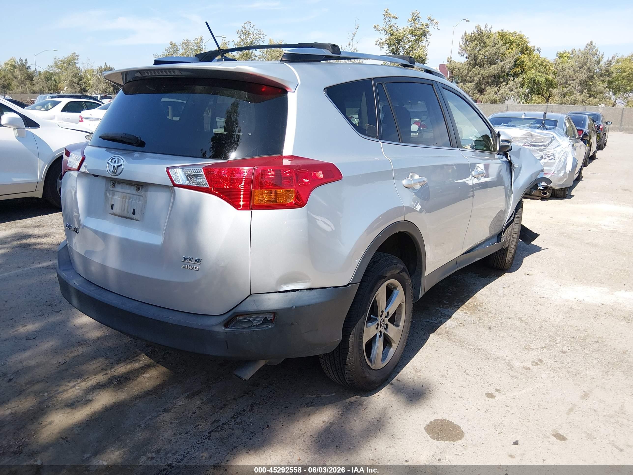 2015 Toyota Rav4 Xle Silver vin: JTMRFREV0FD132384