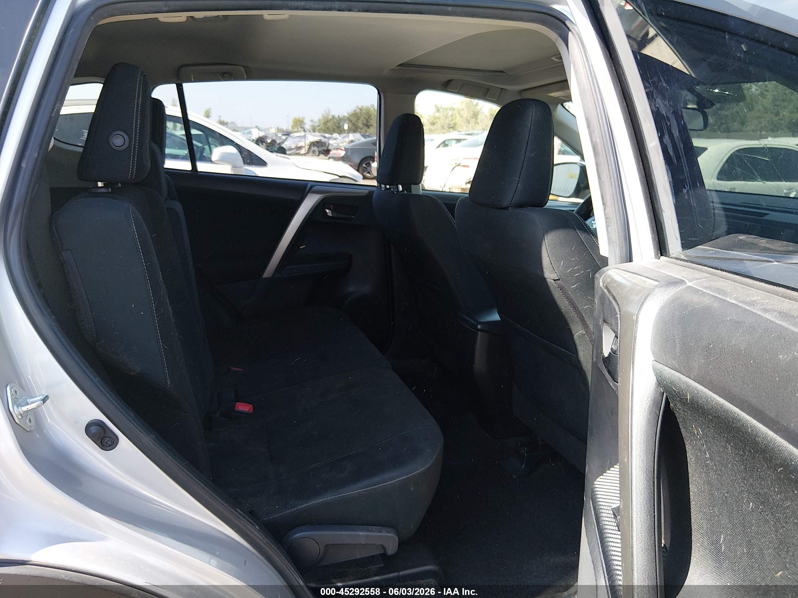 2015 Toyota Rav4 Xle Silver vin: JTMRFREV0FD132384