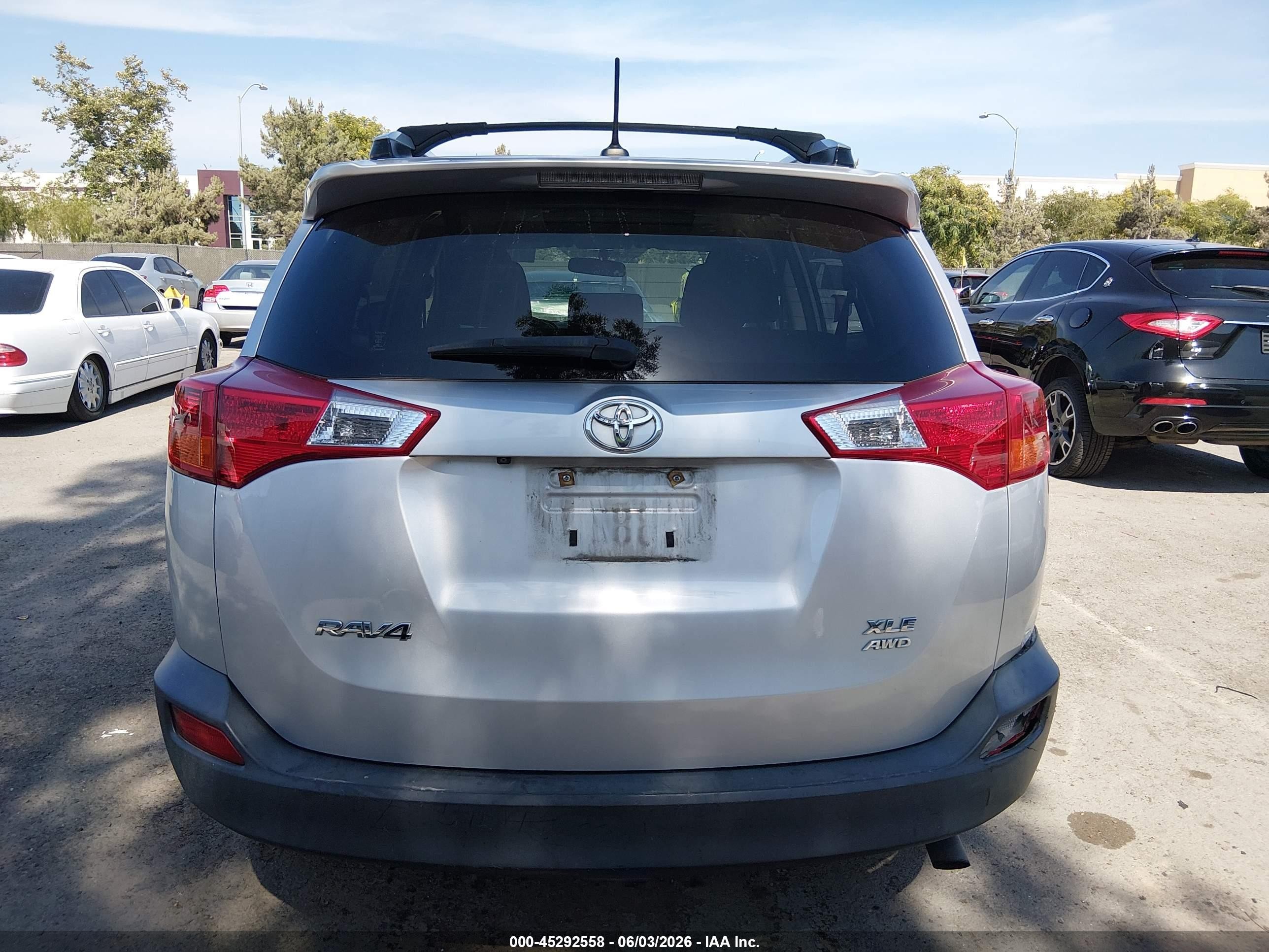 2015 Toyota Rav4 Xle Silver vin: JTMRFREV0FD132384