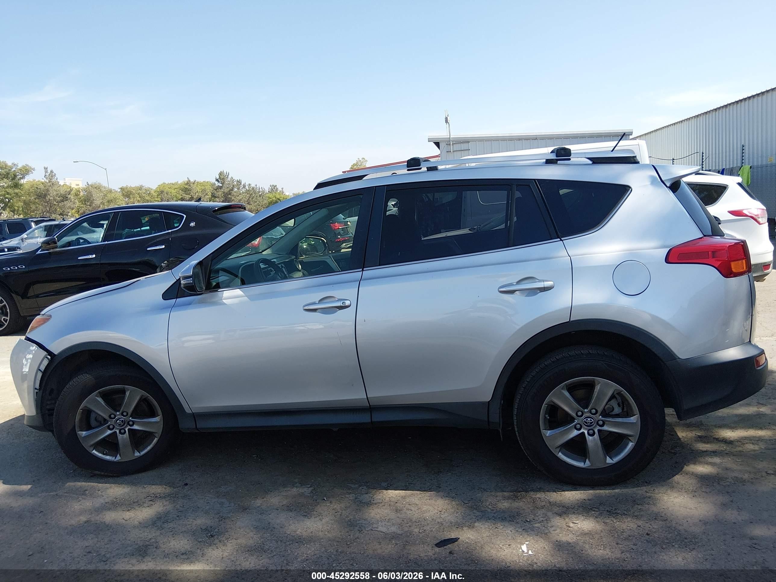 2015 Toyota Rav4 Xle Silver vin: JTMRFREV0FD132384