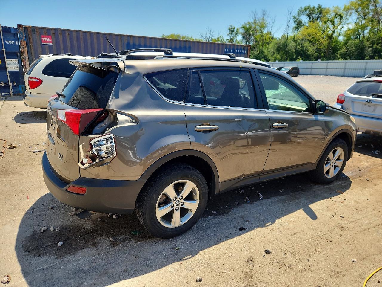 2015 Toyota Rav4 Xle Brown vin: JTMRFREV0FD134054