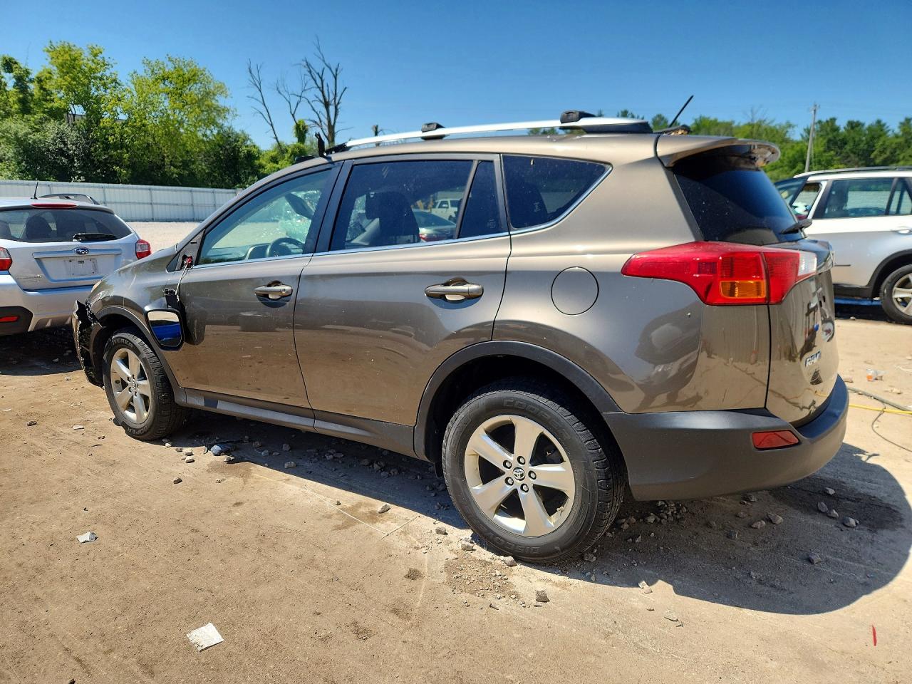 2015 Toyota Rav4 Xle Brown vin: JTMRFREV0FD134054