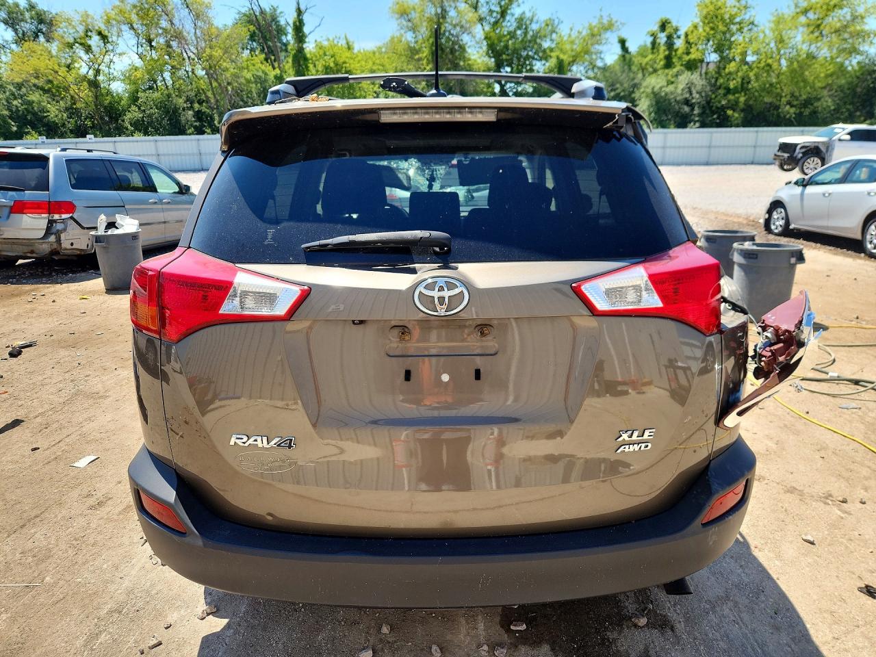 2015 Toyota Rav4 Xle Brown vin: JTMRFREV0FD134054