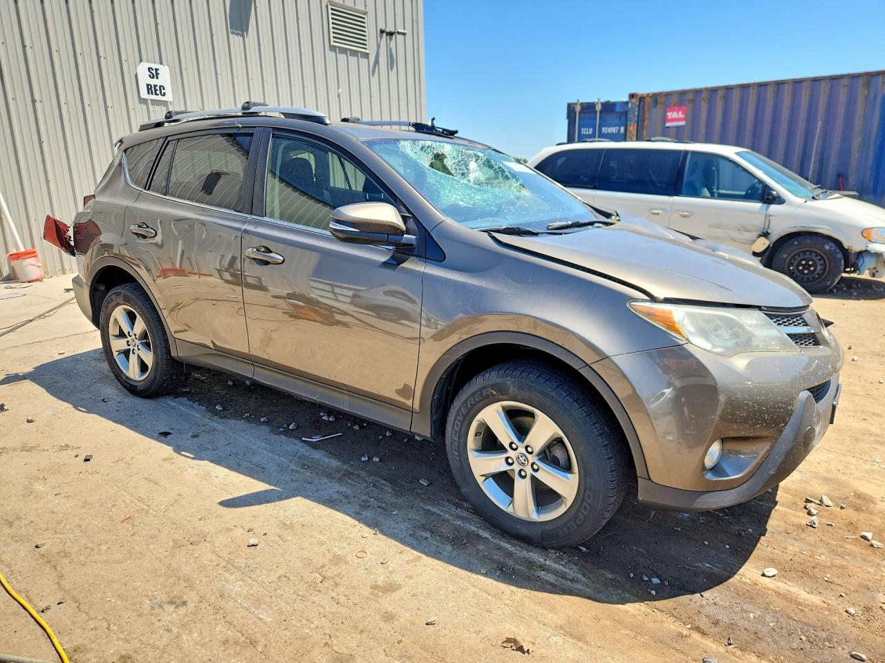 2015 Toyota Rav4 Xle Brown vin: JTMRFREV0FD134054