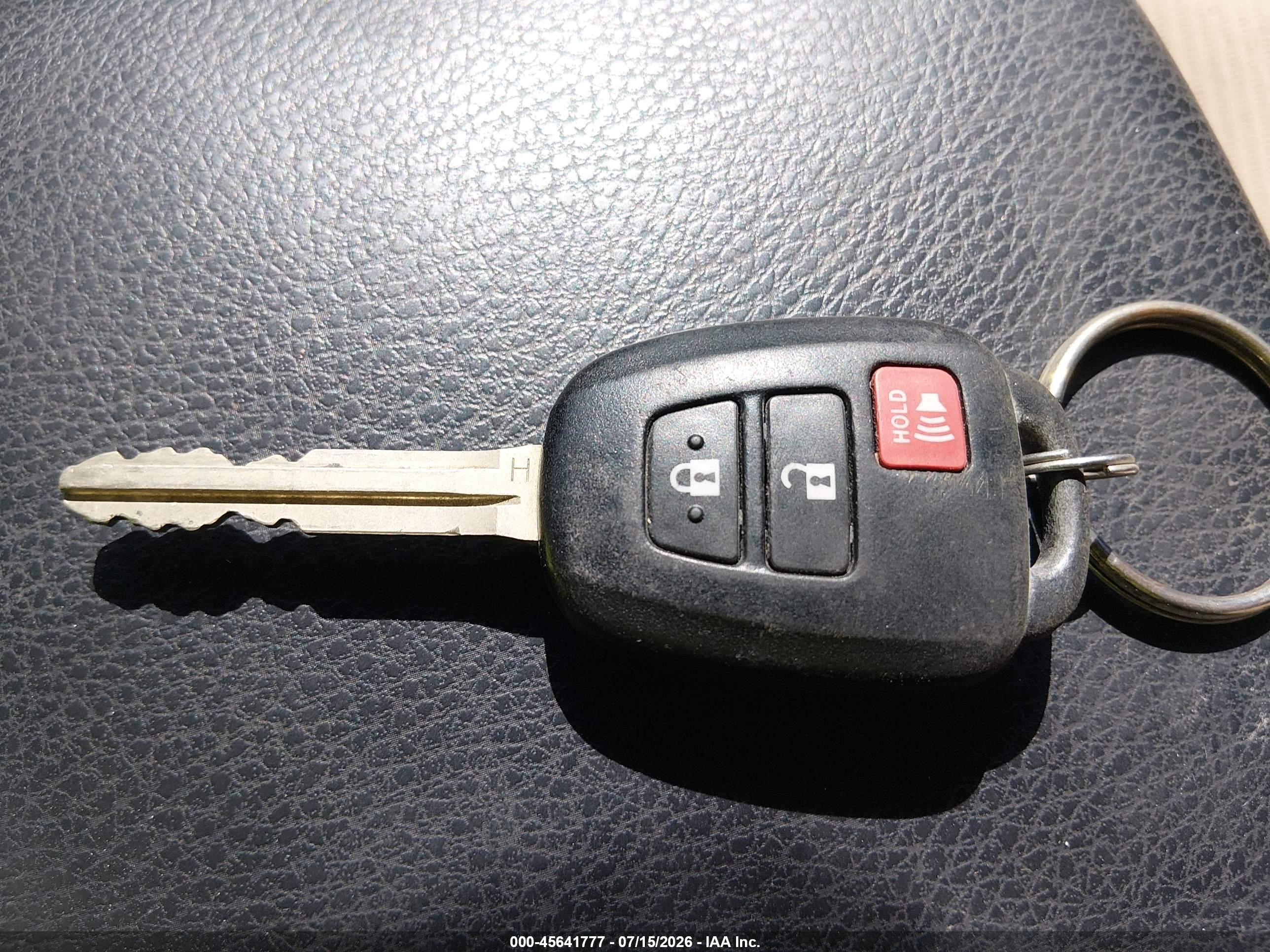 2015 Toyota Rav4 Xle Beige vin: JTMRFREV0FD137827