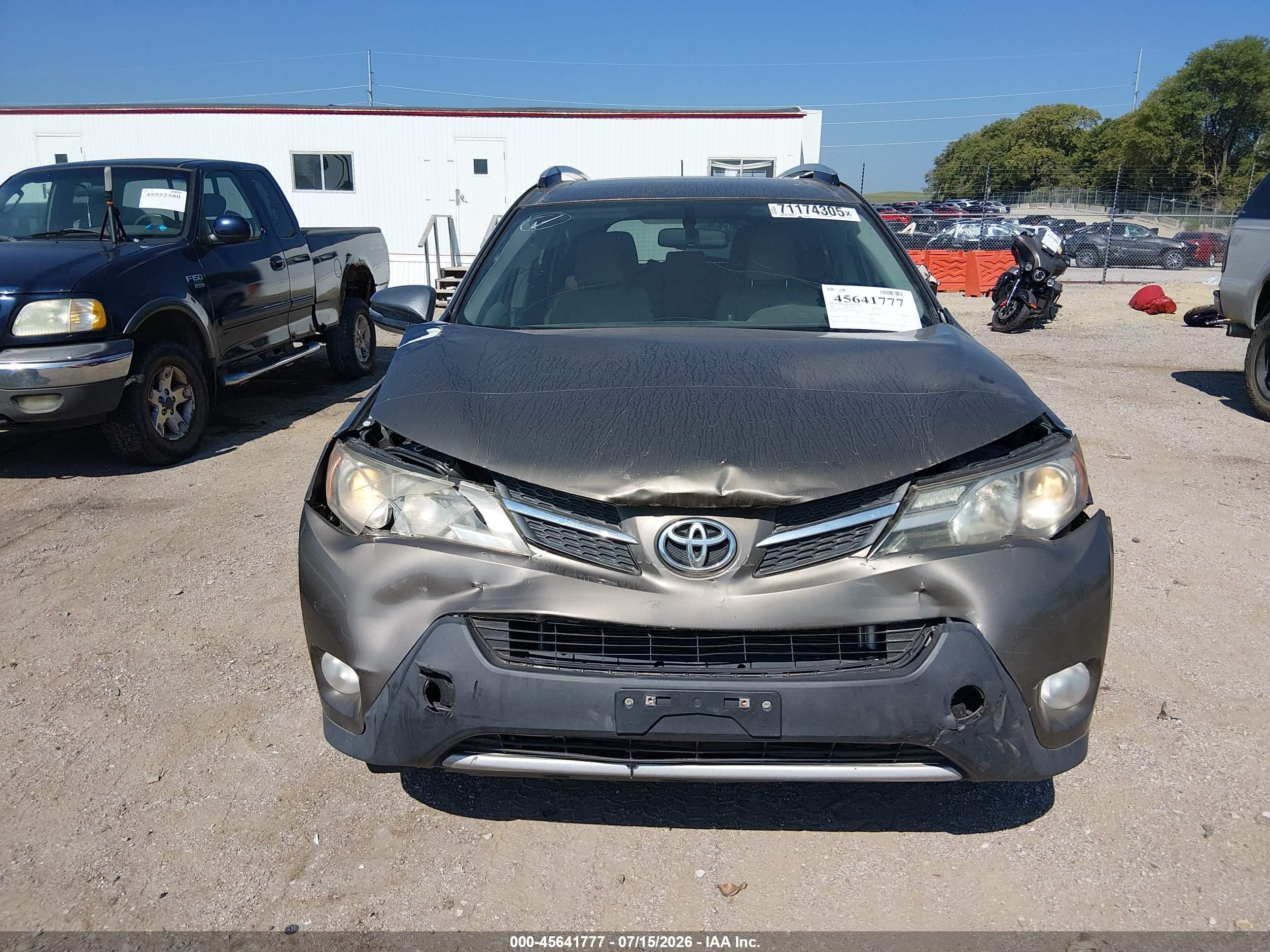 2015 Toyota Rav4 Xle Beige vin: JTMRFREV0FD137827