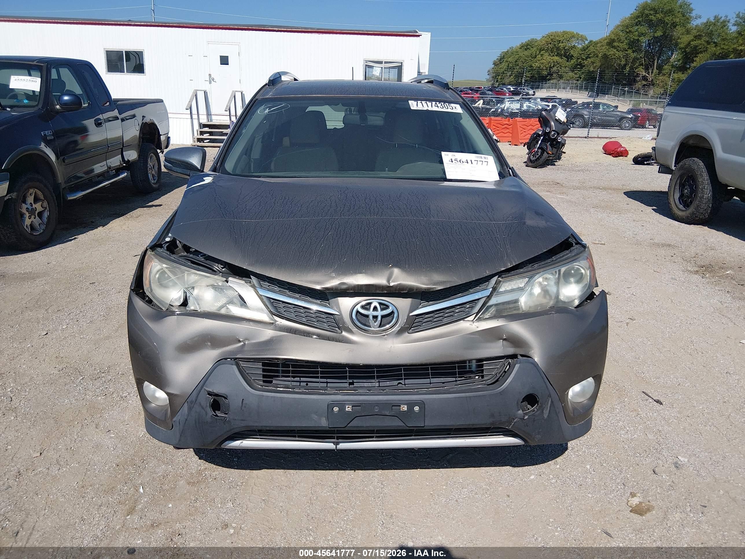 2015 Toyota Rav4 Xle Beige vin: JTMRFREV0FD137827