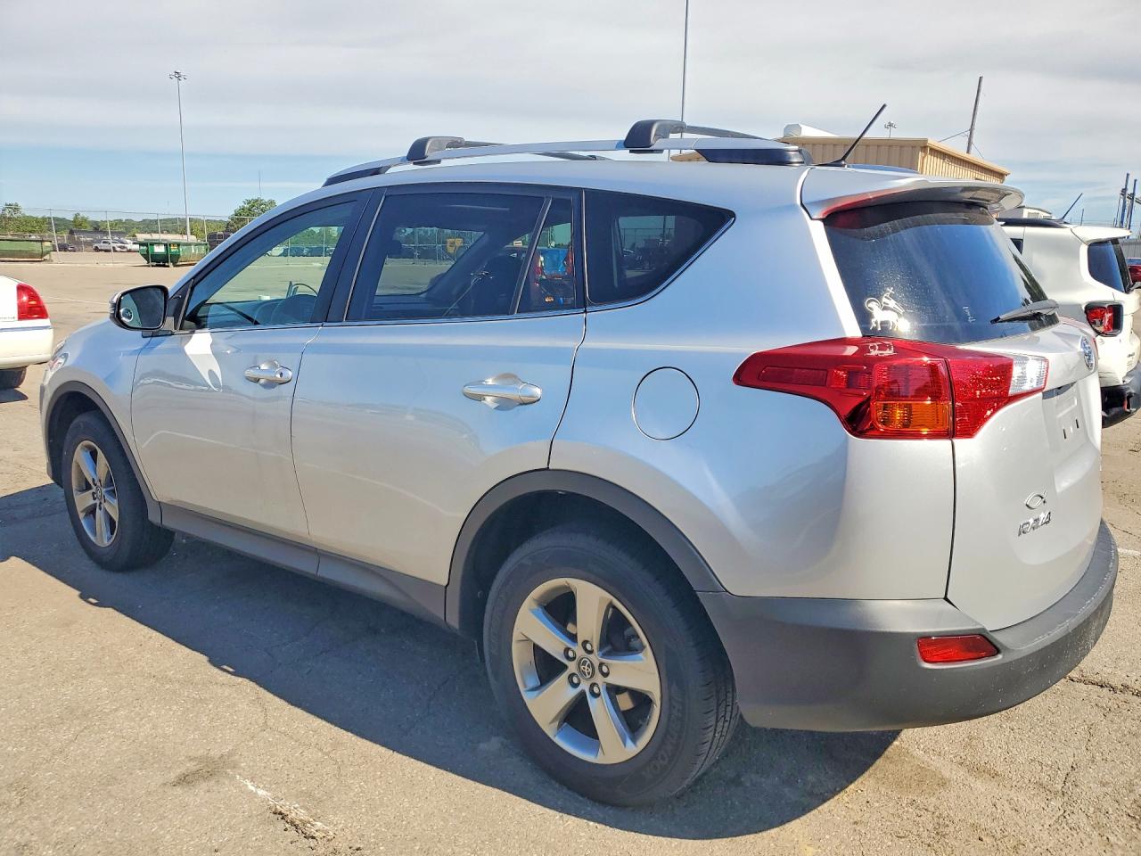 2015 Toyota Rav4 Xle Silver vin: JTMRFREV0FD144163