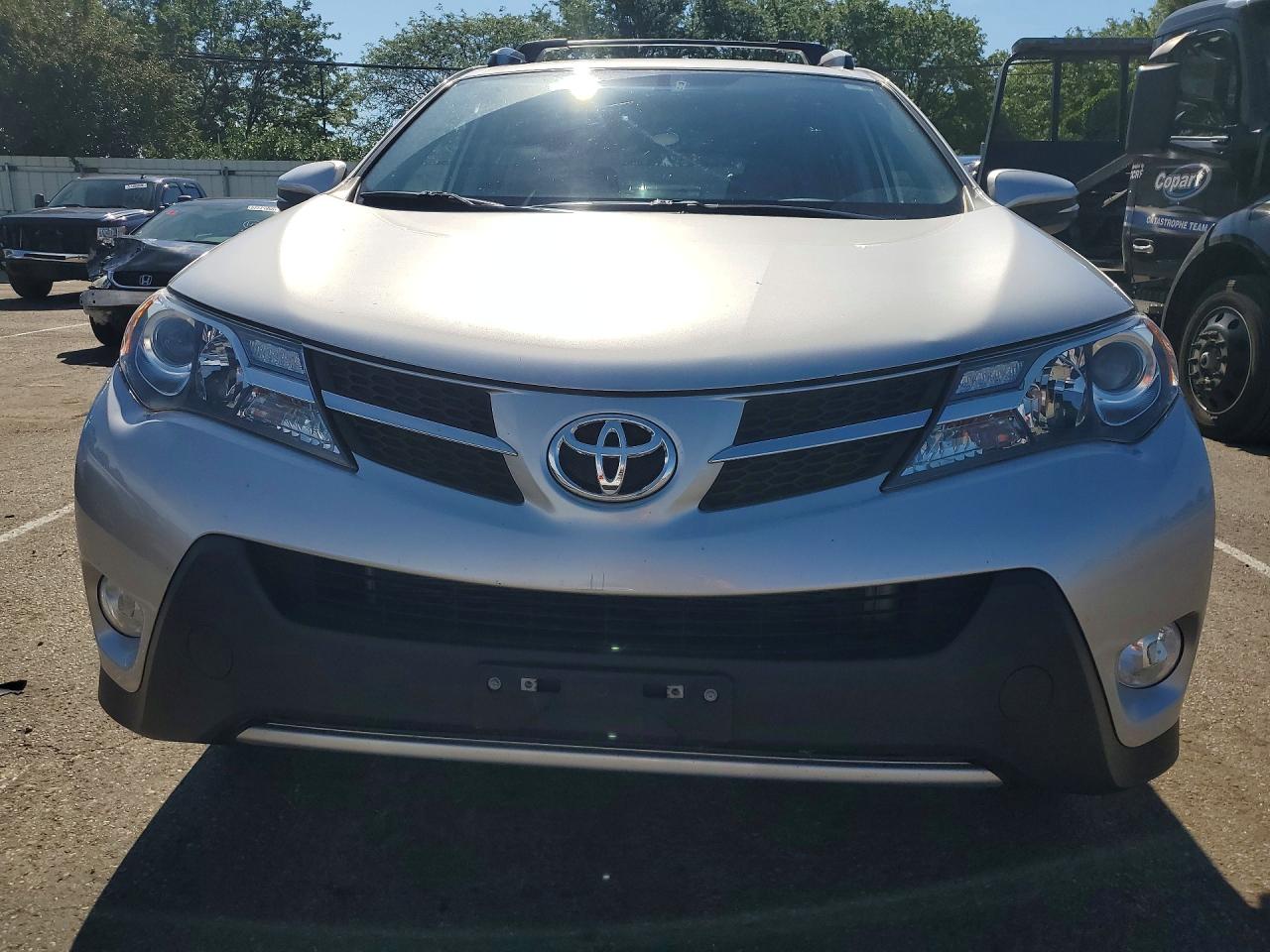 2015 Toyota Rav4 Xle Silver vin: JTMRFREV0FD144163