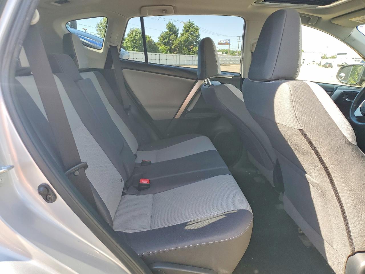 2015 Toyota Rav4 Xle Silver vin: JTMRFREV0FD144163