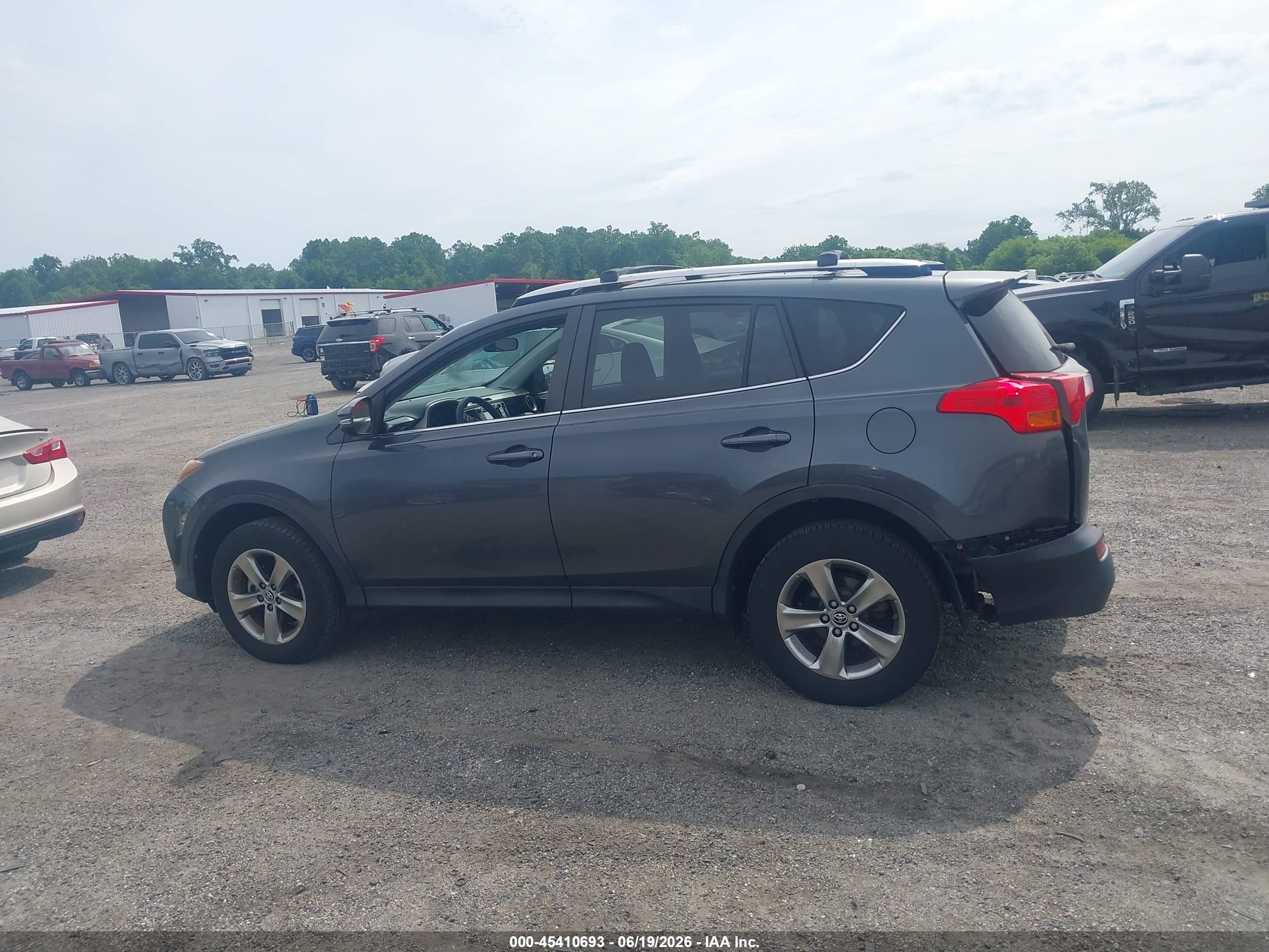 2015 Toyota Rav4 Xle Gray vin: JTMRFREV0FD153686