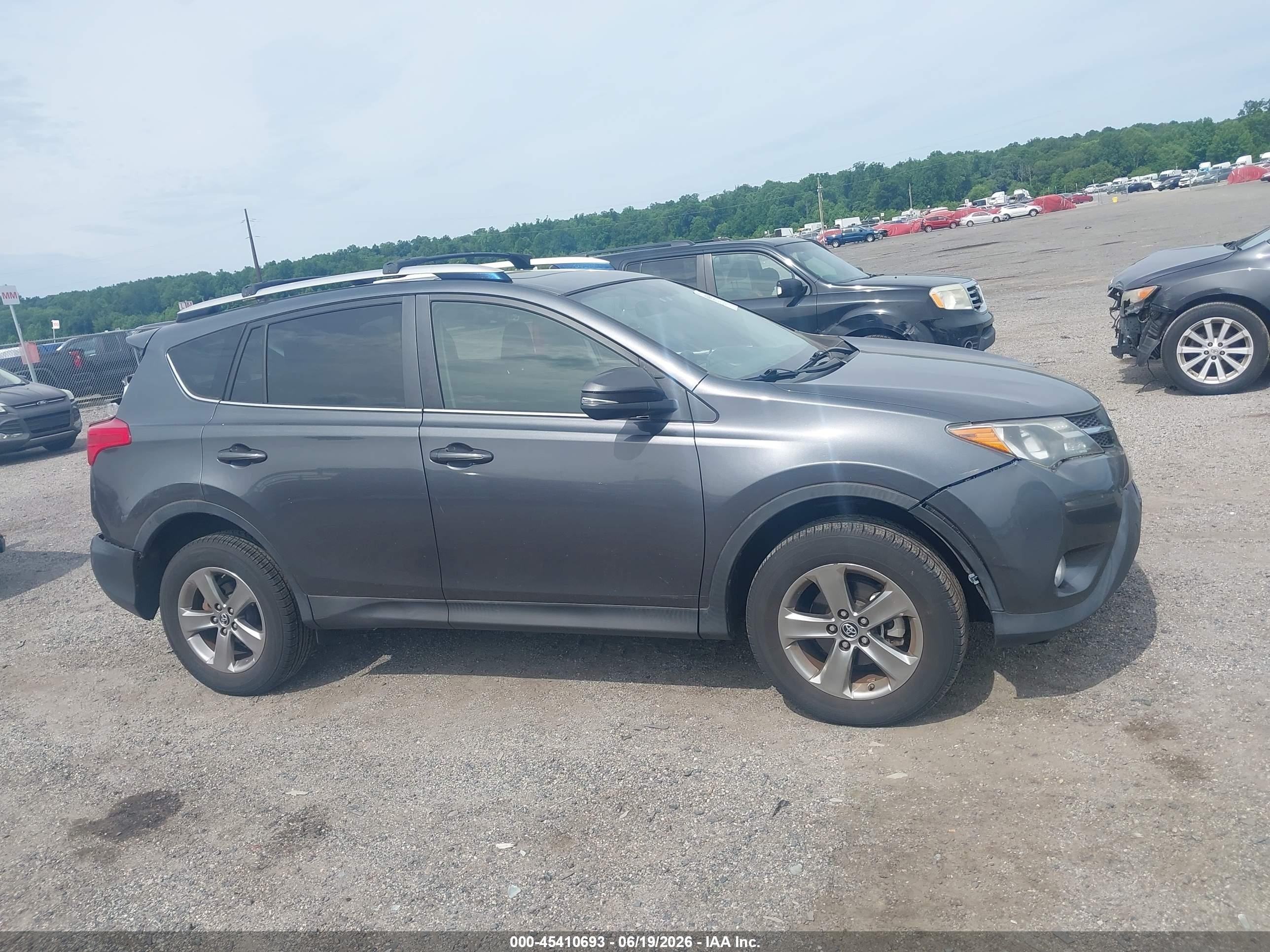2015 Toyota Rav4 Xle Gray vin: JTMRFREV0FD153686