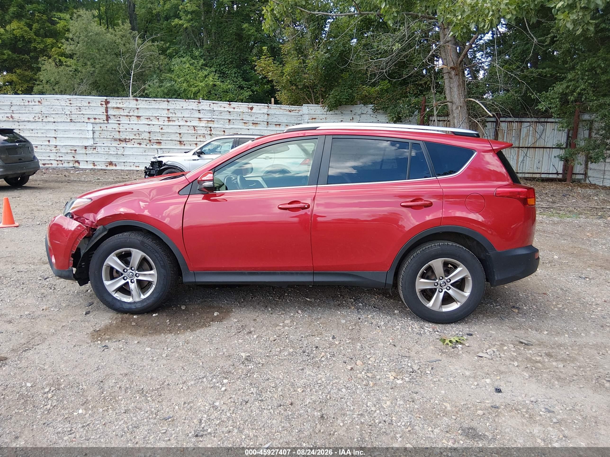2015 Toyota Rav4 Xle Red vin: JTMRFREV0FD168902